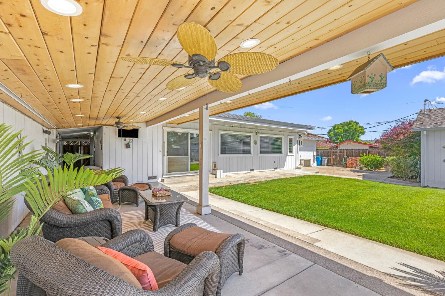 Detail Gallery Image 47 of 73 For 408 La Sierra Way, Gilroy,  CA 95020 - 3 Beds | 3 Baths