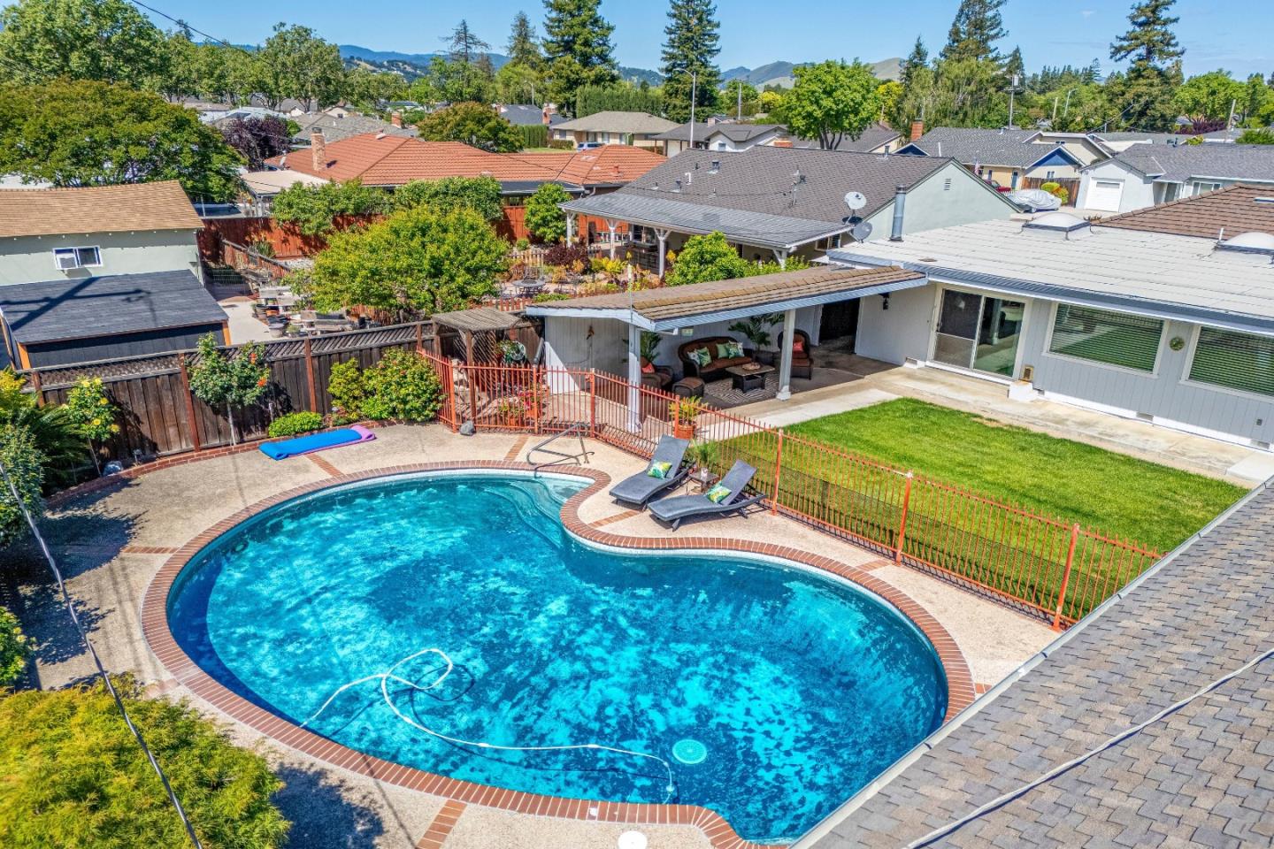 Detail Gallery Image 57 of 73 For 408 La Sierra Way, Gilroy,  CA 95020 - 3 Beds | 3 Baths