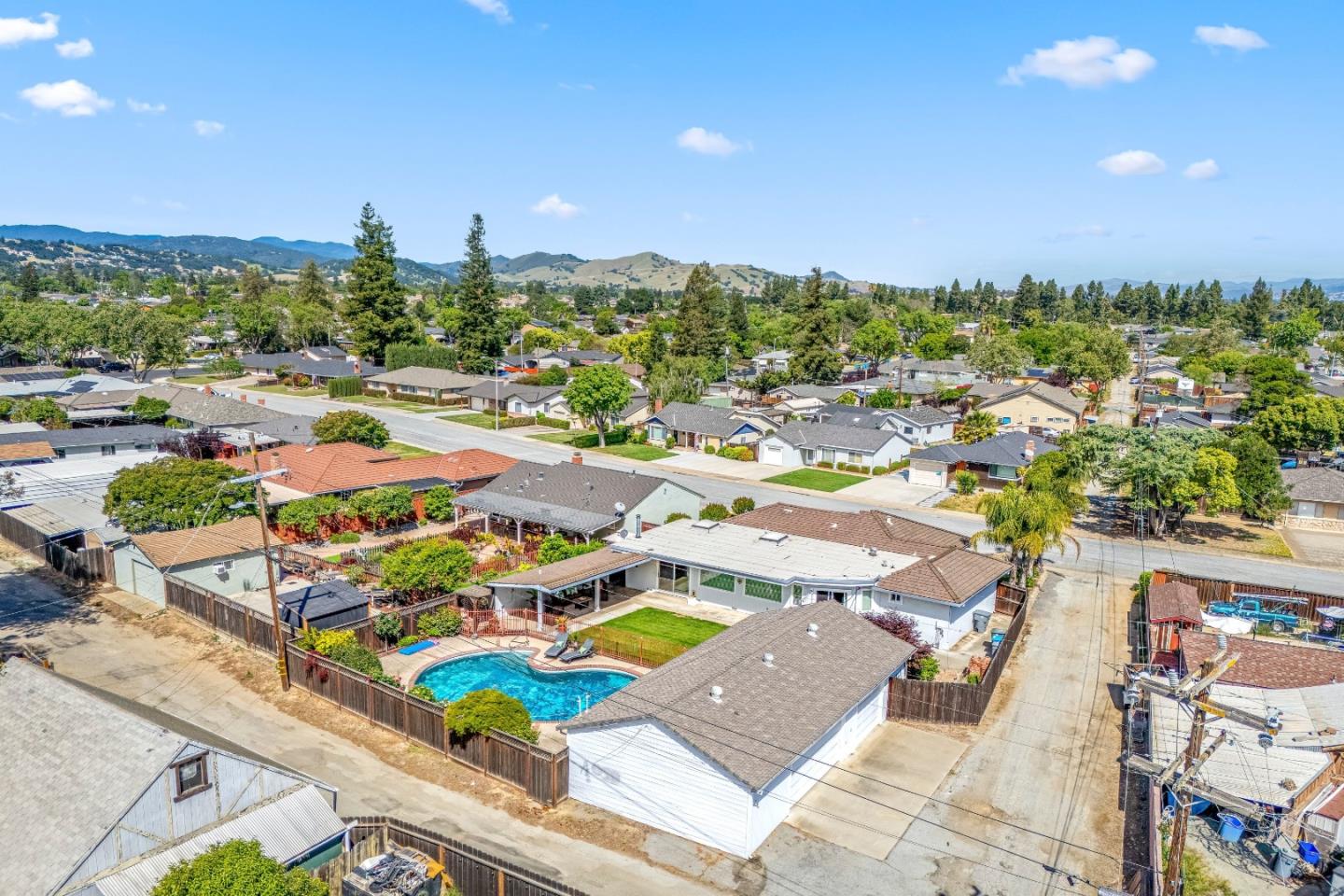 Detail Gallery Image 64 of 73 For 408 La Sierra Way, Gilroy,  CA 95020 - 3 Beds | 3 Baths