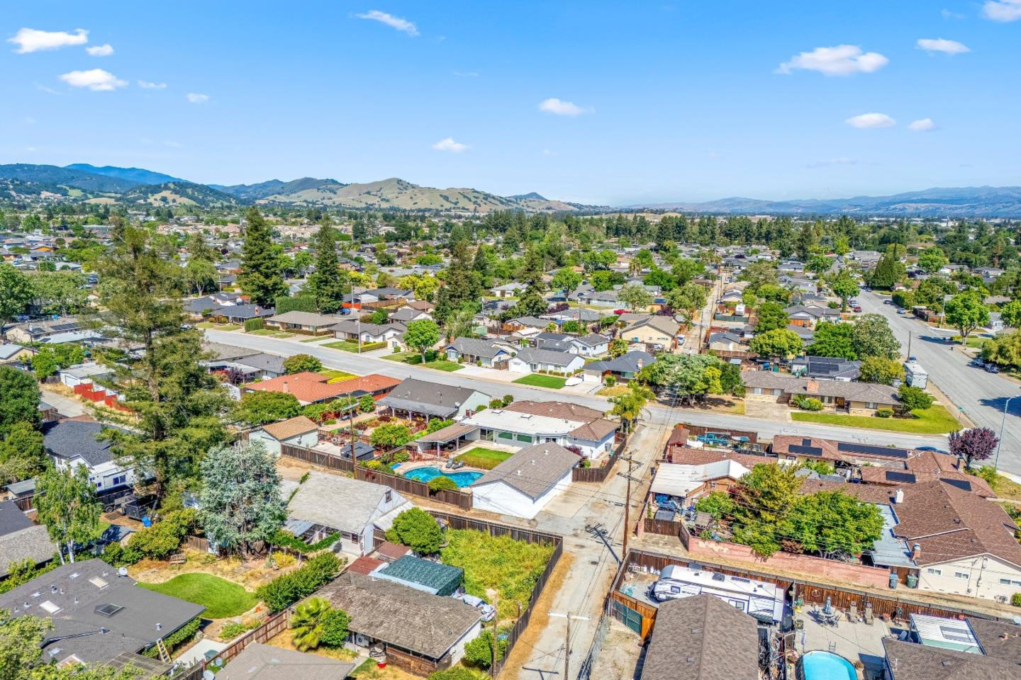 Detail Gallery Image 66 of 73 For 408 La Sierra Way, Gilroy,  CA 95020 - 3 Beds | 3 Baths