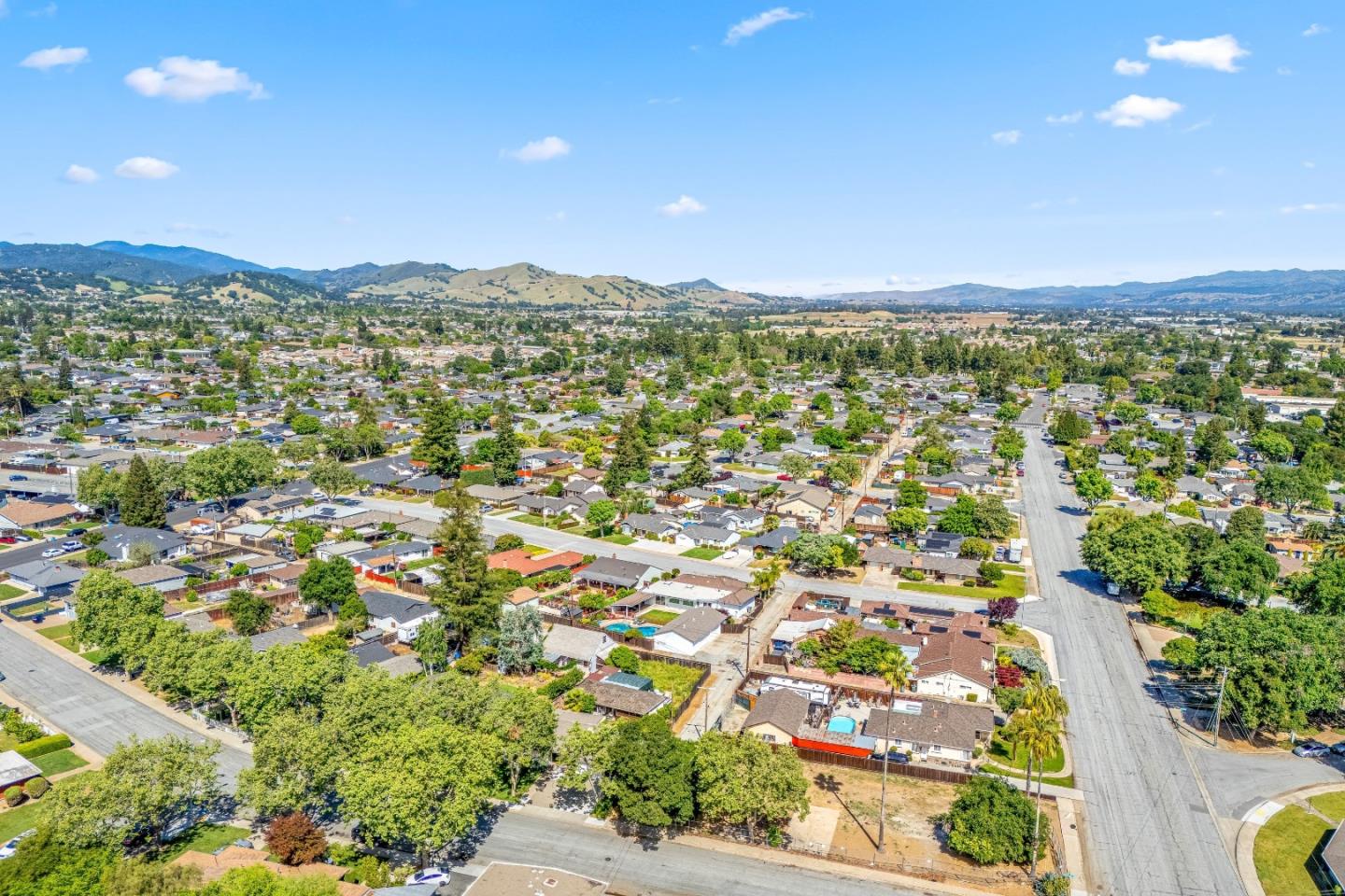 Detail Gallery Image 69 of 73 For 408 La Sierra Way, Gilroy,  CA 95020 - 3 Beds | 3 Baths