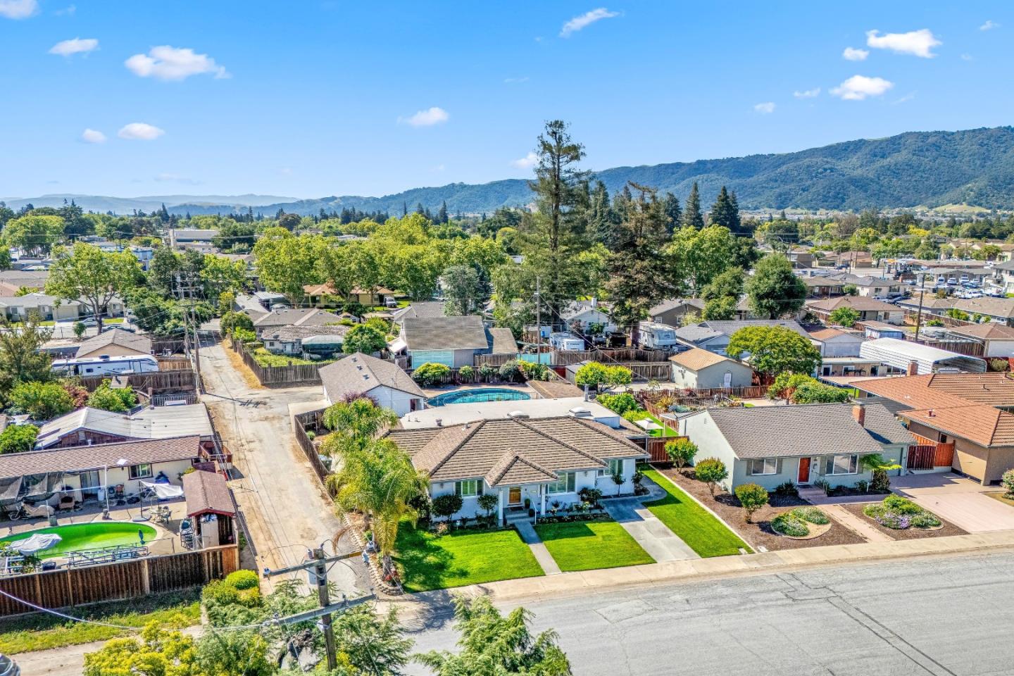 Detail Gallery Image 70 of 73 For 408 La Sierra Way, Gilroy,  CA 95020 - 3 Beds | 3 Baths
