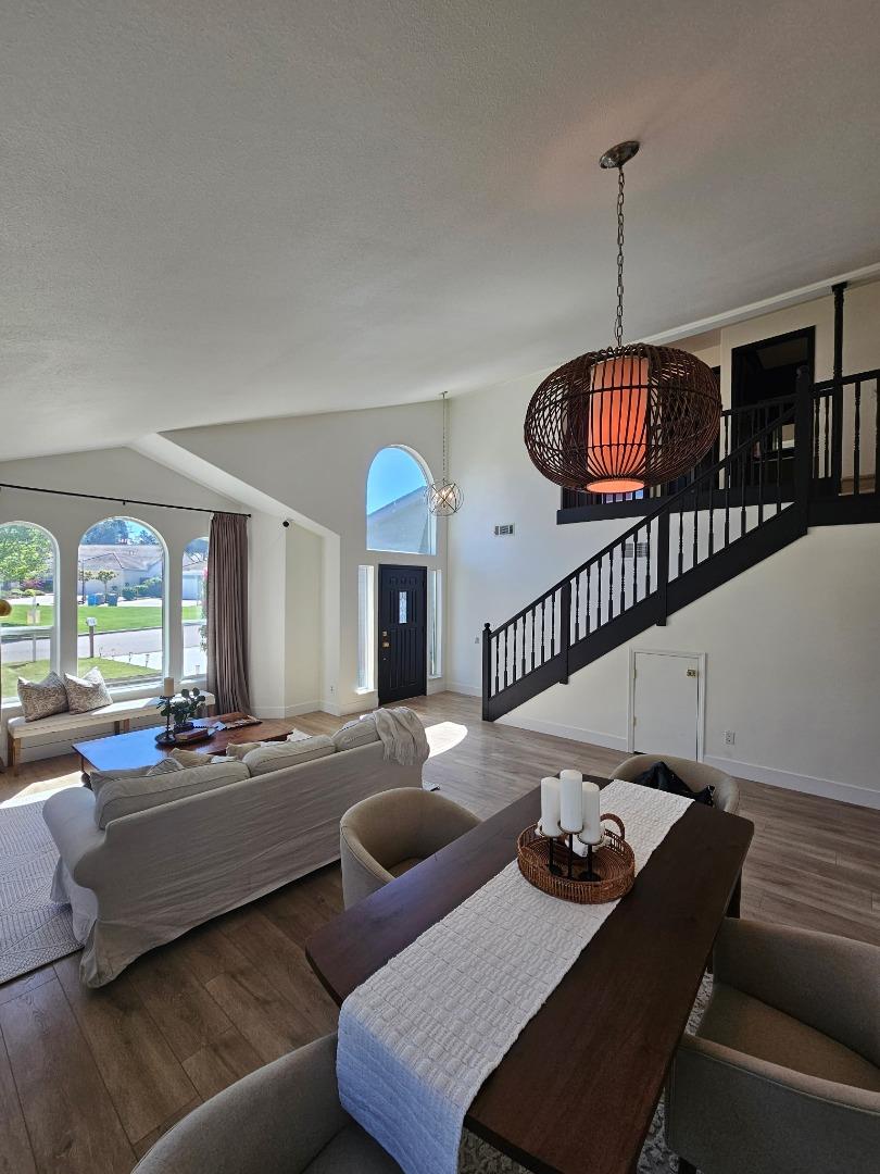 Detail Gallery Image 10 of 65 For 501 Bobbys Ln, Hollister,  CA 95023 - 4 Beds | 2/1 Baths