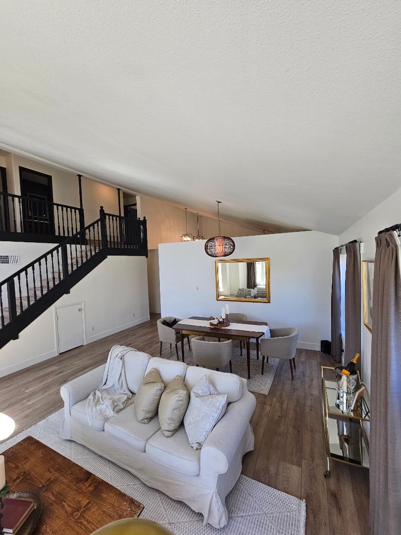 Detail Gallery Image 12 of 65 For 501 Bobbys Ln, Hollister,  CA 95023 - 4 Beds | 2/1 Baths