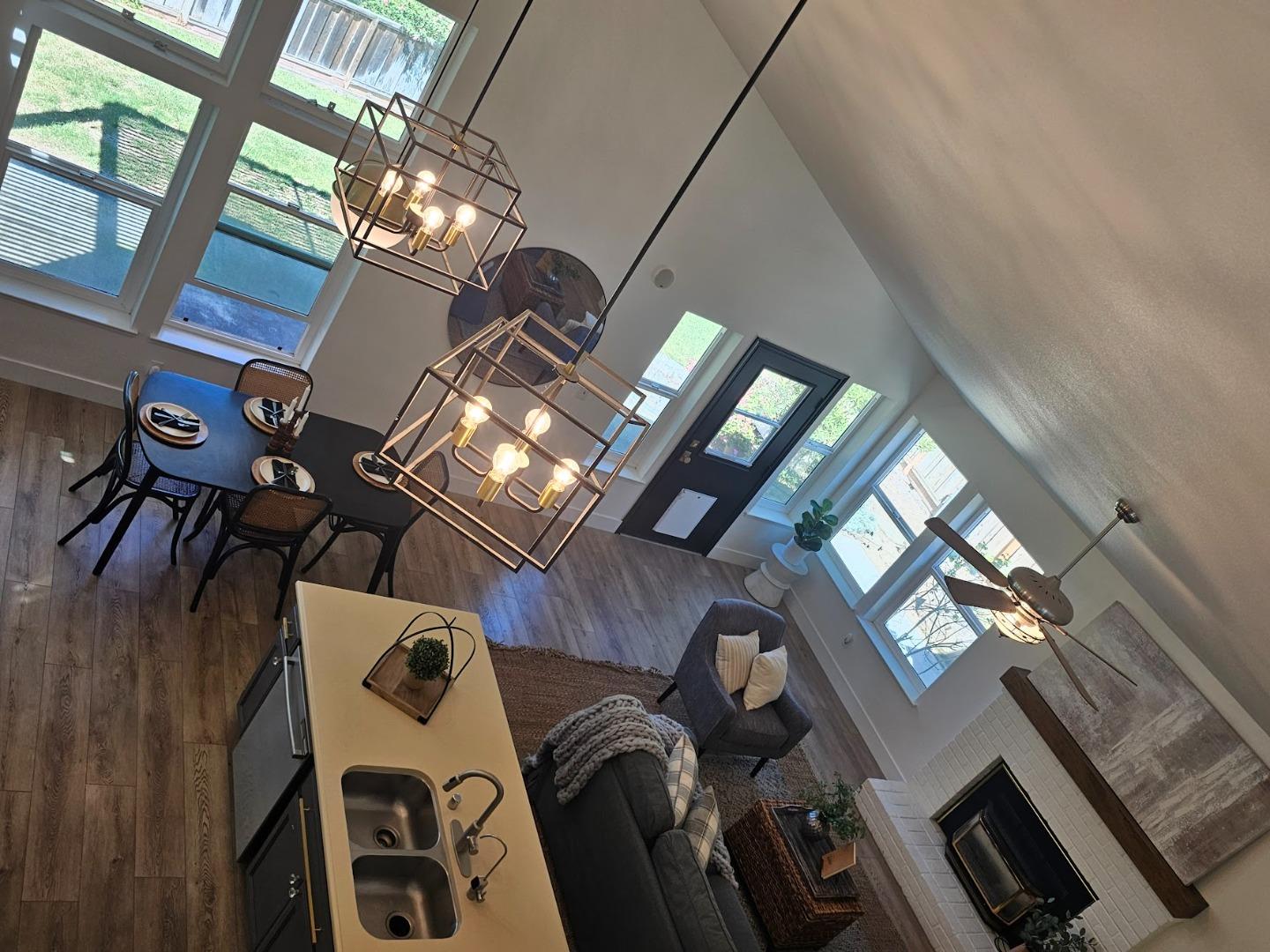 Detail Gallery Image 13 of 65 For 501 Bobbys Ln, Hollister,  CA 95023 - 4 Beds | 2/1 Baths