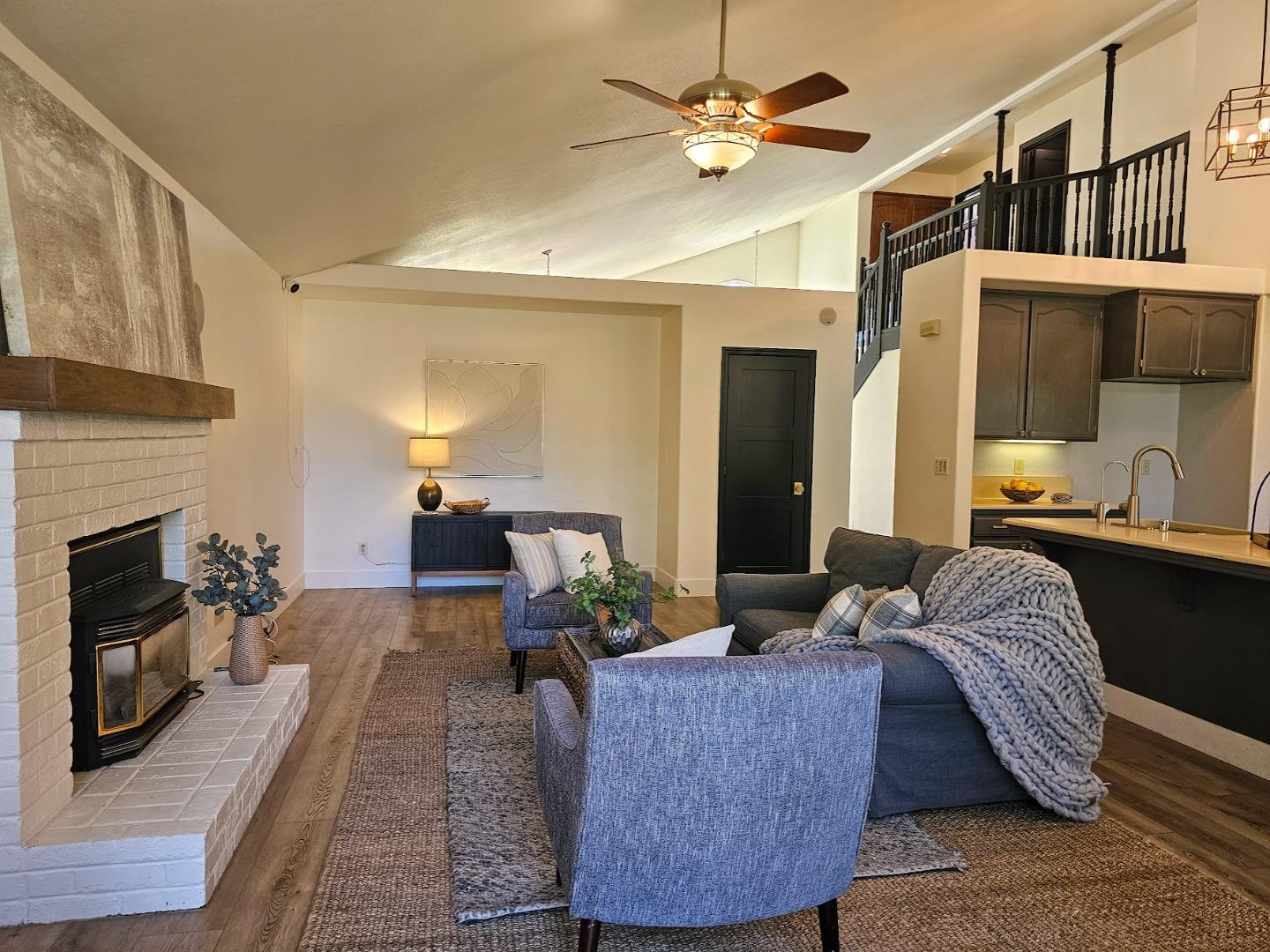 Detail Gallery Image 14 of 65 For 501 Bobbys Ln, Hollister,  CA 95023 - 4 Beds | 2/1 Baths