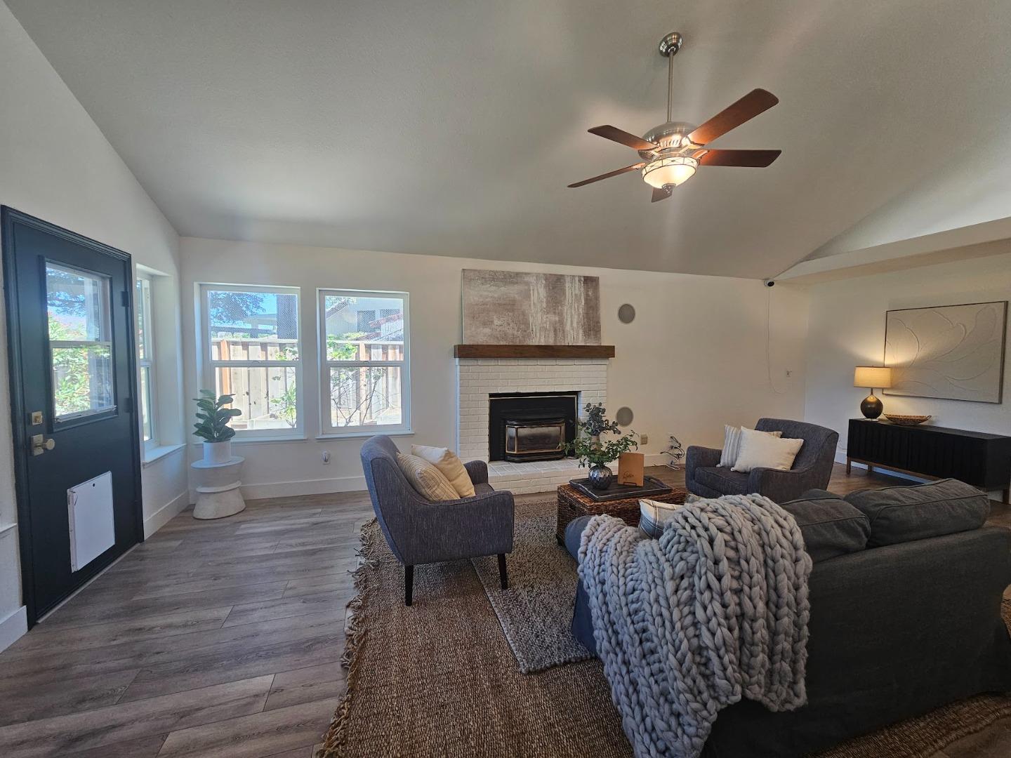 Detail Gallery Image 16 of 65 For 501 Bobbys Ln, Hollister,  CA 95023 - 4 Beds | 2/1 Baths