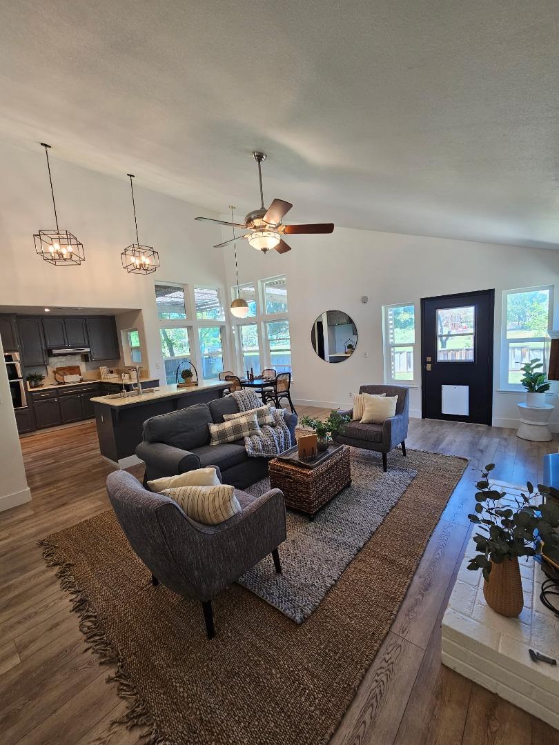 Detail Gallery Image 20 of 65 For 501 Bobbys Ln, Hollister,  CA 95023 - 4 Beds | 2/1 Baths