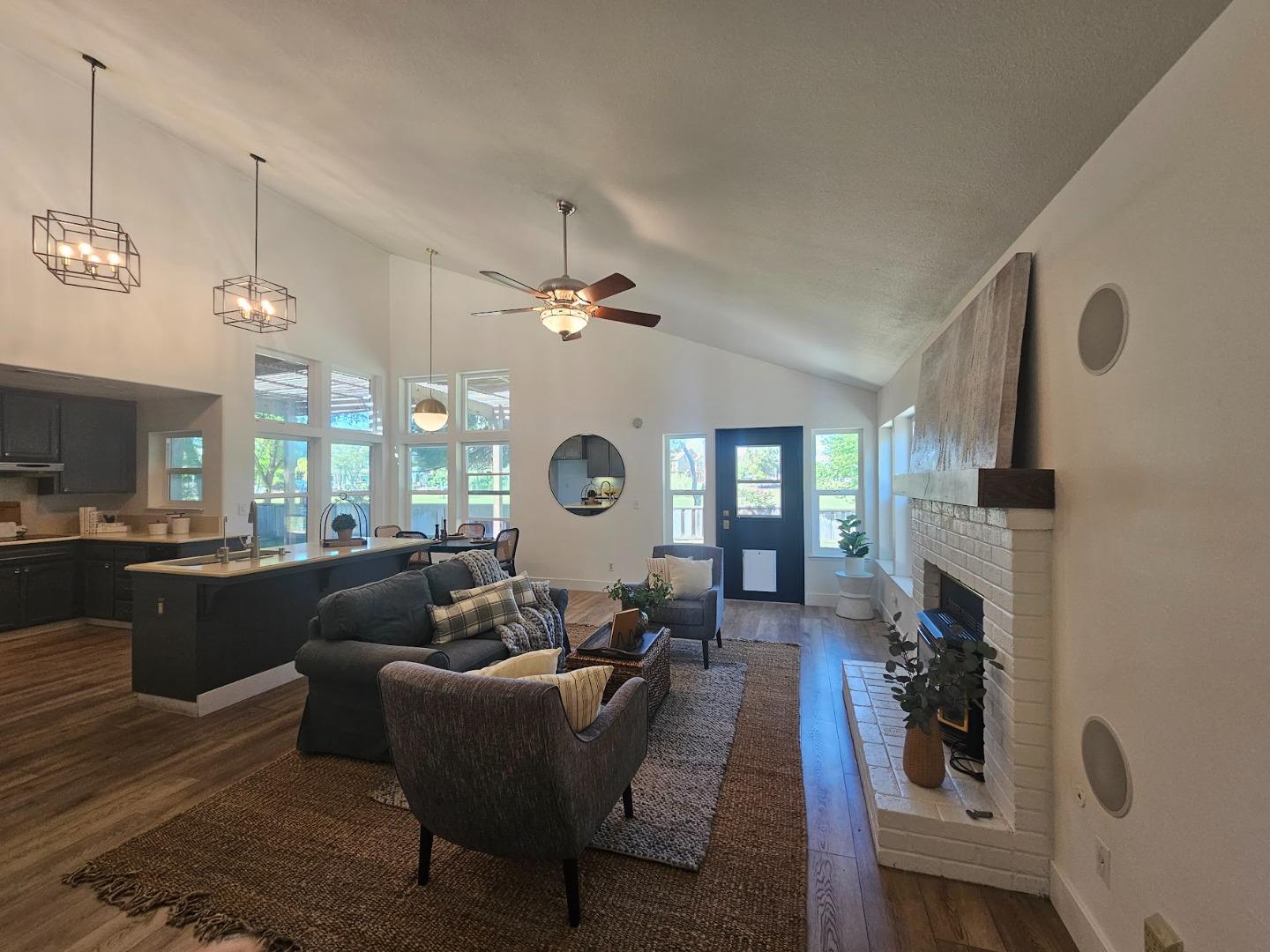 Detail Gallery Image 21 of 65 For 501 Bobbys Ln, Hollister,  CA 95023 - 4 Beds | 2/1 Baths