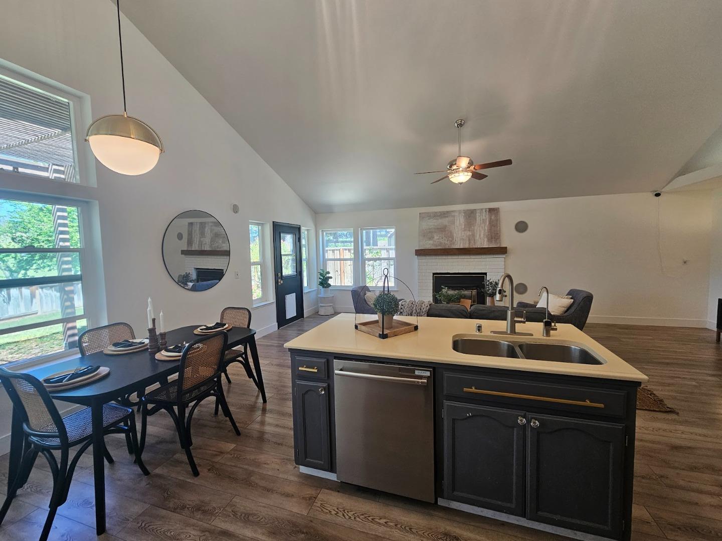 Detail Gallery Image 22 of 65 For 501 Bobbys Ln, Hollister,  CA 95023 - 4 Beds | 2/1 Baths