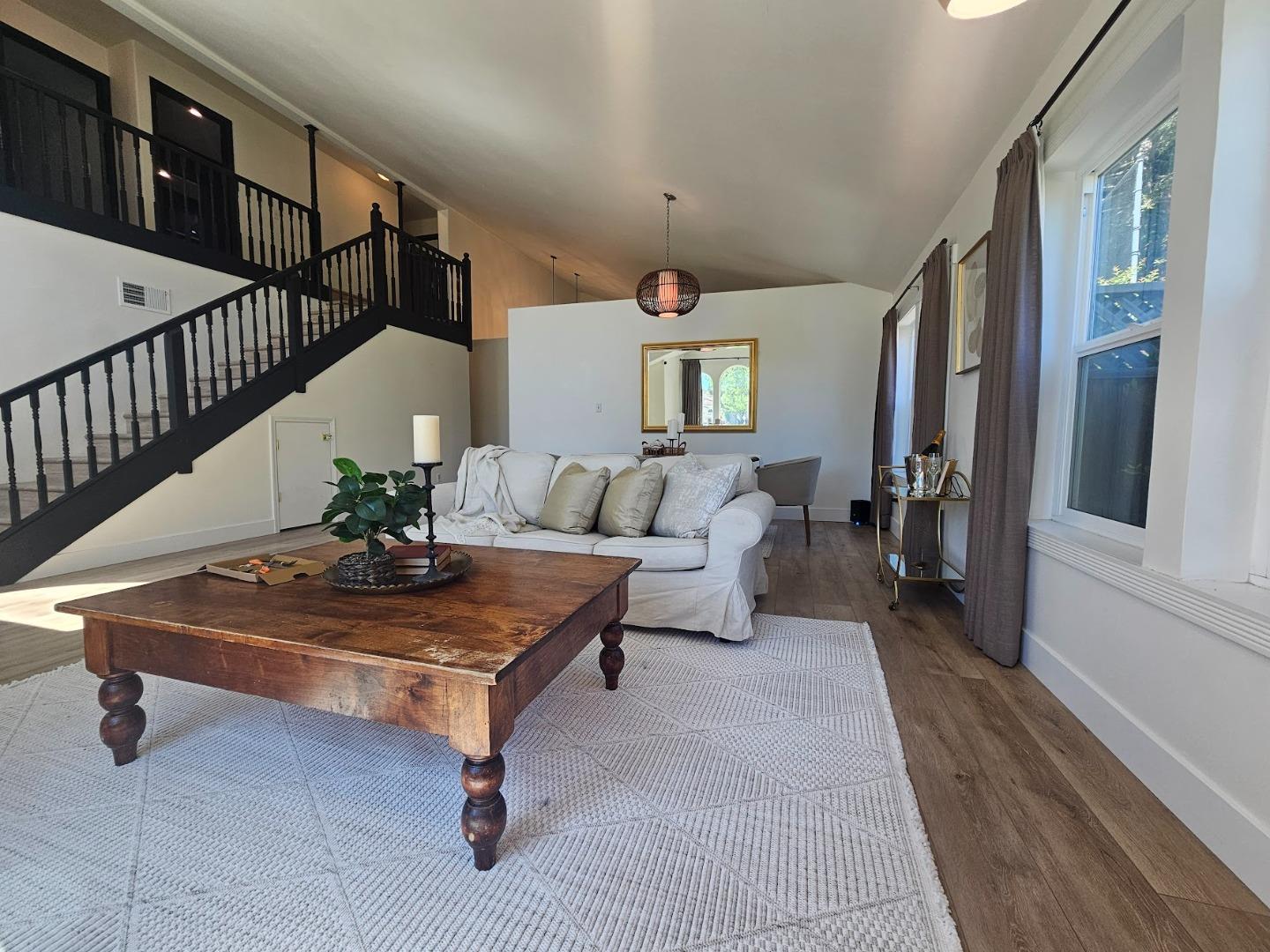 Detail Gallery Image 4 of 65 For 501 Bobbys Ln, Hollister,  CA 95023 - 4 Beds | 2/1 Baths