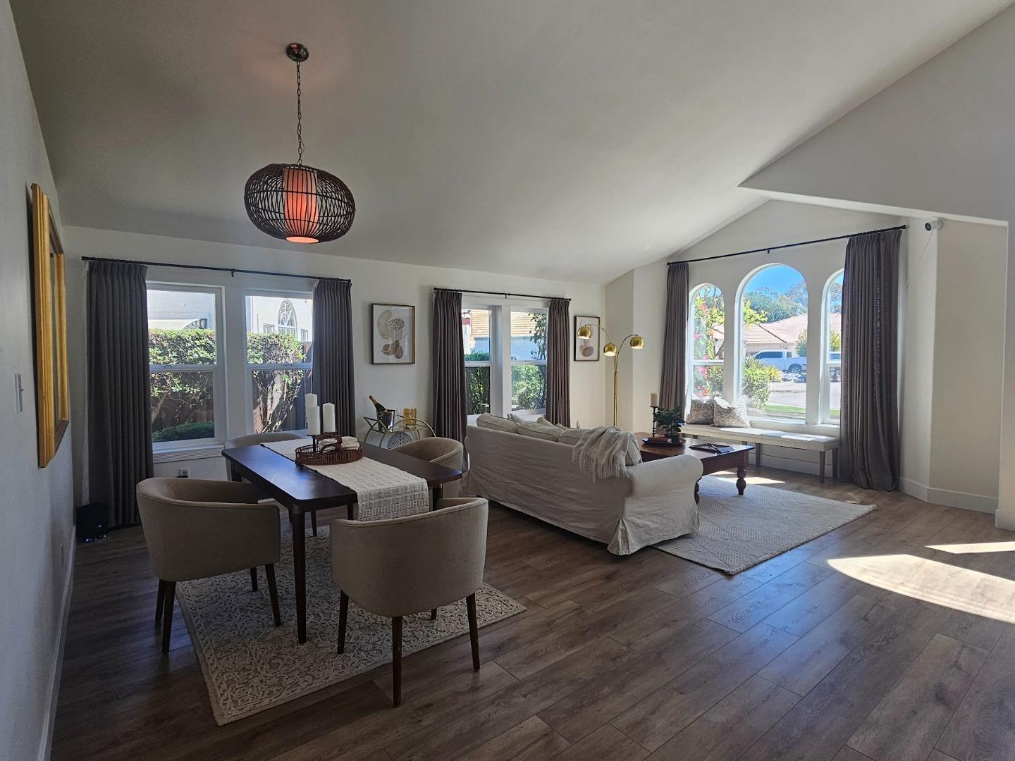 Detail Gallery Image 5 of 65 For 501 Bobbys Ln, Hollister,  CA 95023 - 4 Beds | 2/1 Baths