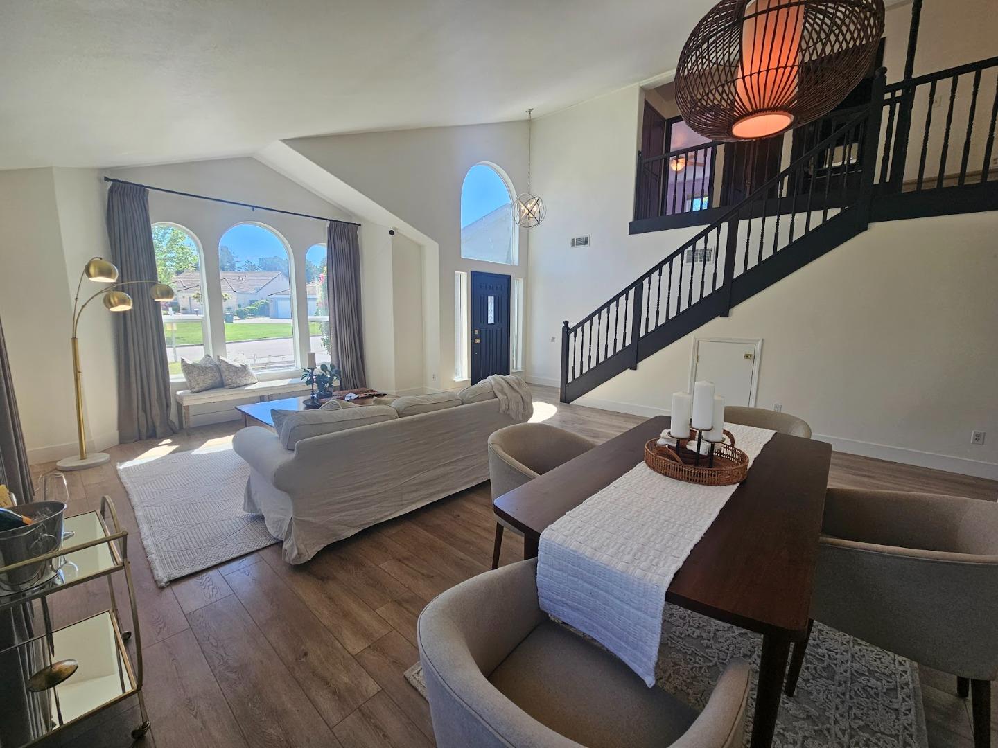 Detail Gallery Image 6 of 65 For 501 Bobbys Ln, Hollister,  CA 95023 - 4 Beds | 2/1 Baths