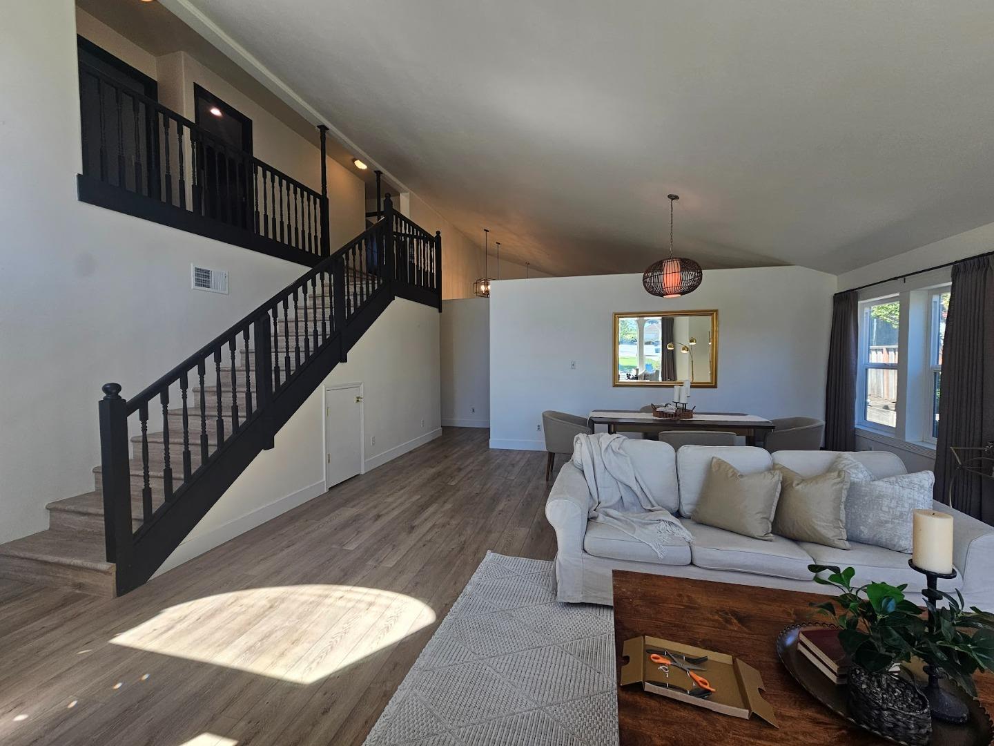 Detail Gallery Image 7 of 65 For 501 Bobbys Ln, Hollister,  CA 95023 - 4 Beds | 2/1 Baths