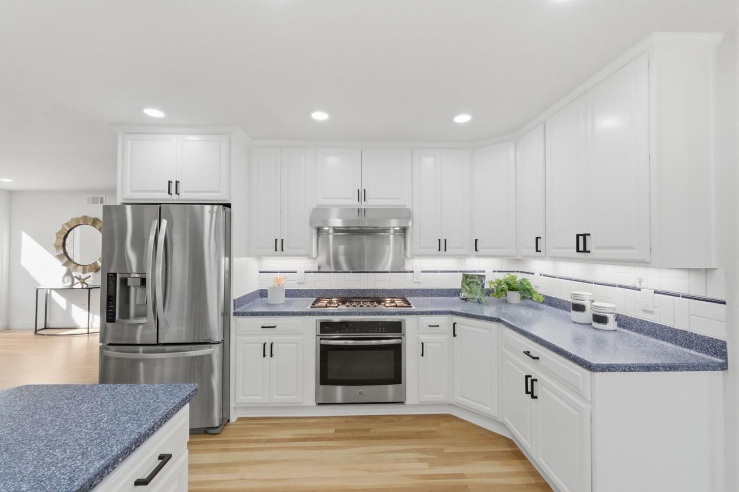 Detail Gallery Image 11 of 60 For 802 W Knickerbocker Dr, Sunnyvale,  CA 94087 - 4 Beds | 2/1 Baths