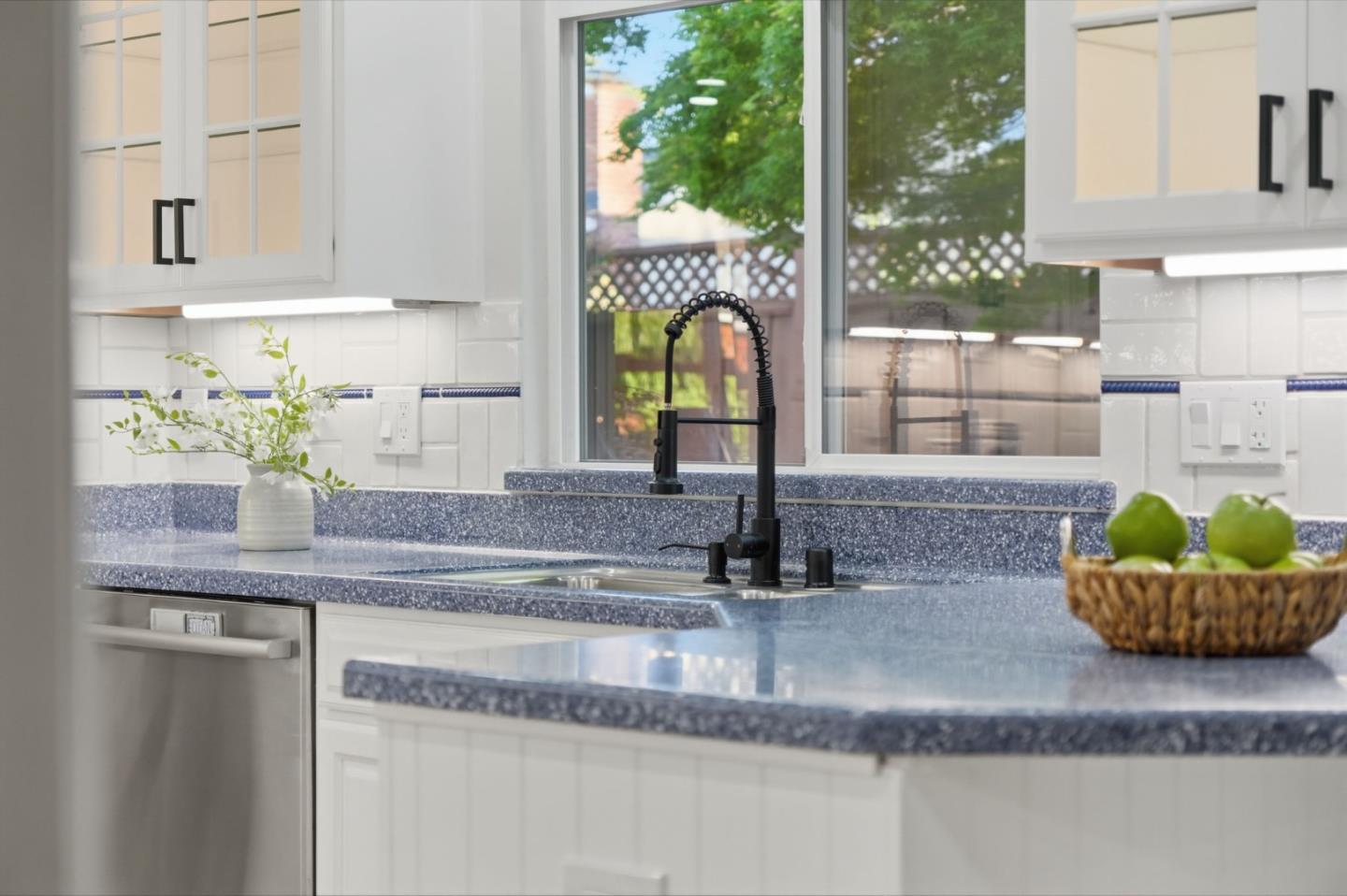 Detail Gallery Image 12 of 60 For 802 W Knickerbocker Dr, Sunnyvale,  CA 94087 - 4 Beds | 2/1 Baths