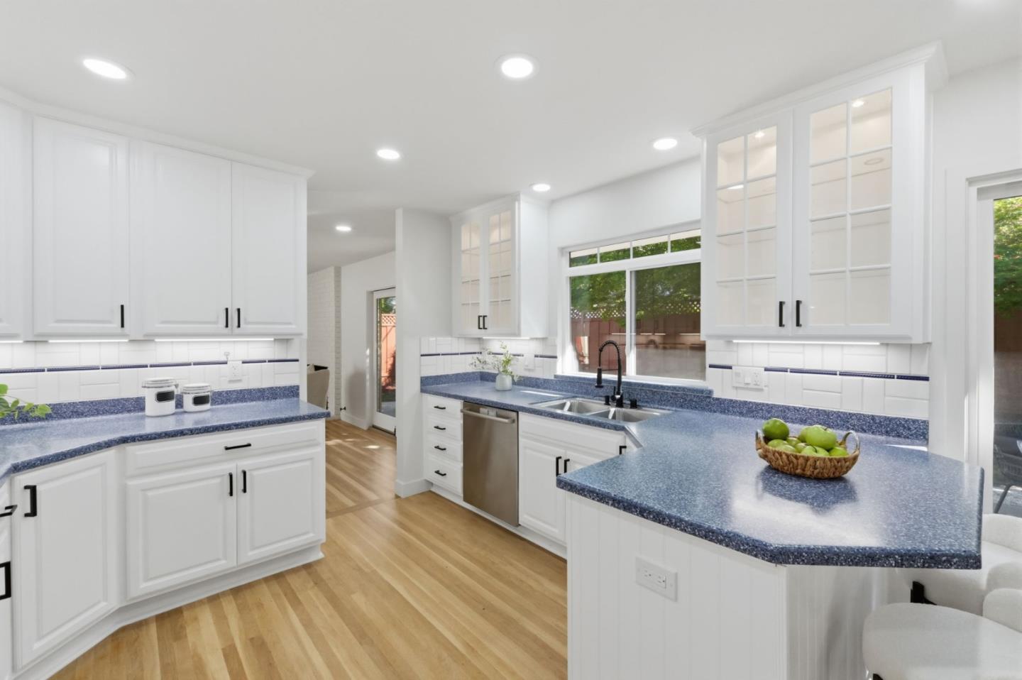 Detail Gallery Image 8 of 60 For 802 W Knickerbocker Dr, Sunnyvale,  CA 94087 - 4 Beds | 2/1 Baths