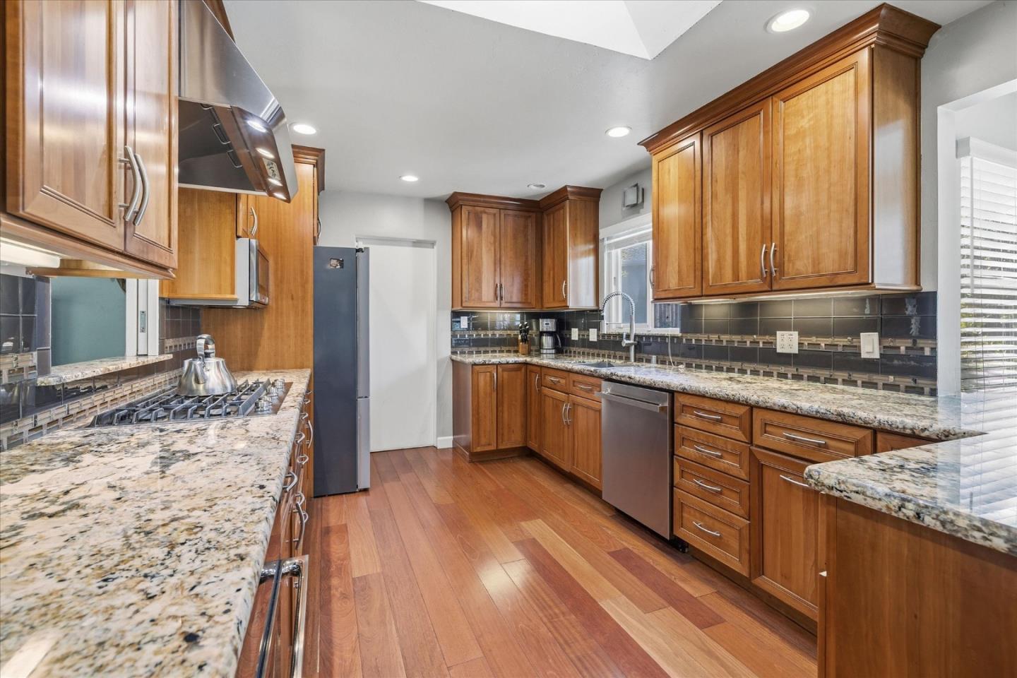 Detail Gallery Image 11 of 27 For 224 Sierra Vista Ct, Aptos,  CA 95003 - 3 Beds | 2 Baths