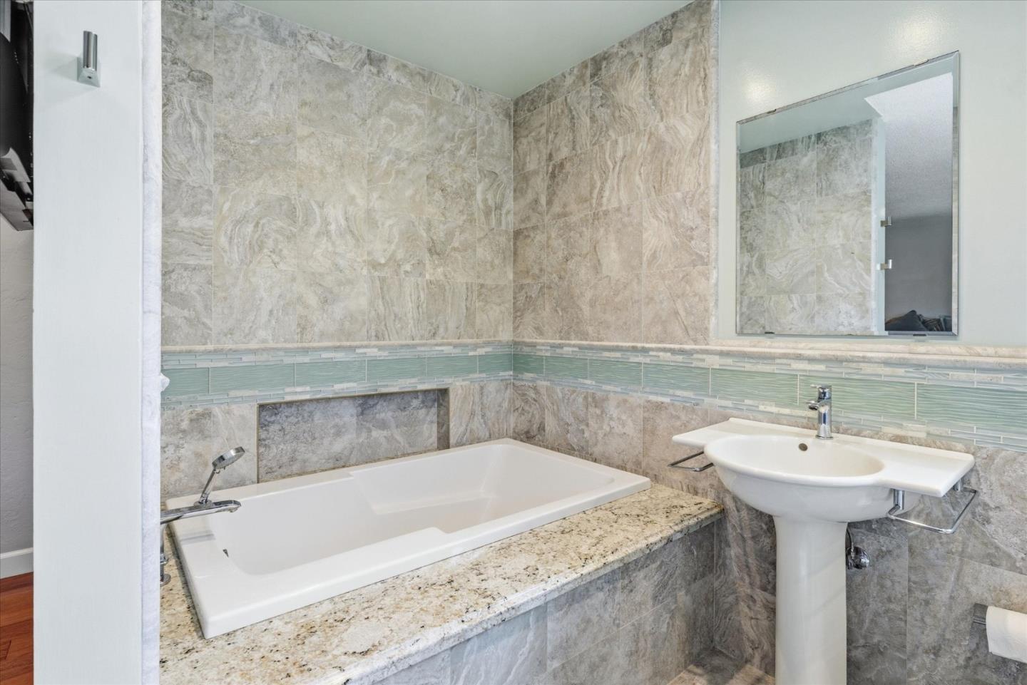 Detail Gallery Image 14 of 27 For 224 Sierra Vista Ct, Aptos,  CA 95003 - 3 Beds | 2 Baths