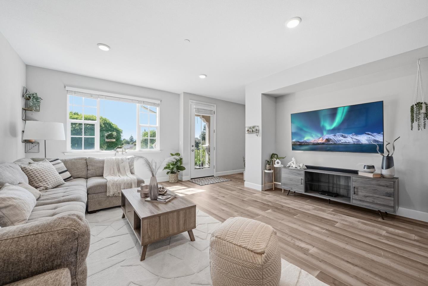 Detail Gallery Image 12 of 54 For 1121 Giannitsa Ter, Sunnyvale,  CA 94089 - 4 Beds | 3/1 Baths