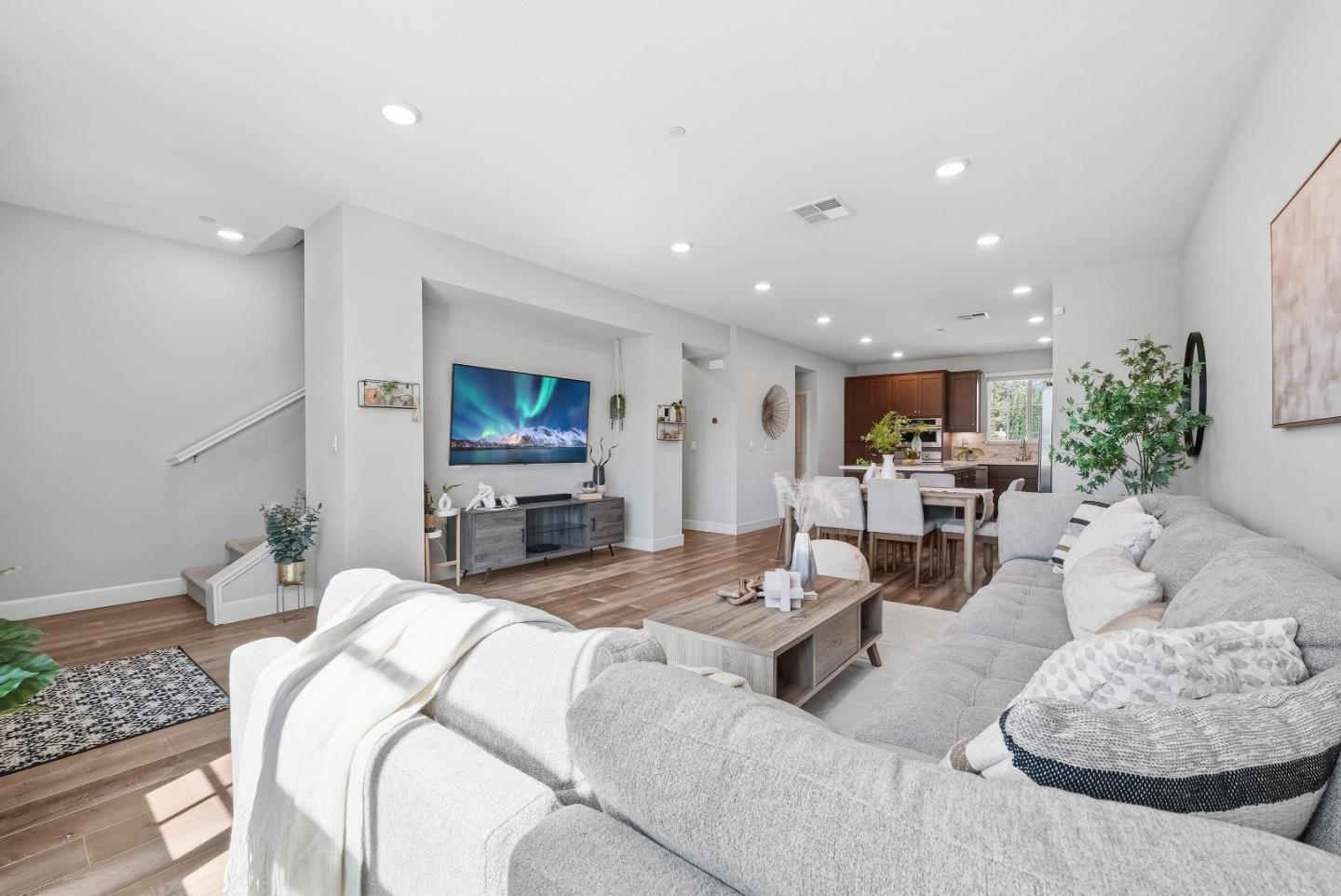 Detail Gallery Image 13 of 54 For 1121 Giannitsa Ter, Sunnyvale,  CA 94089 - 4 Beds | 3/1 Baths