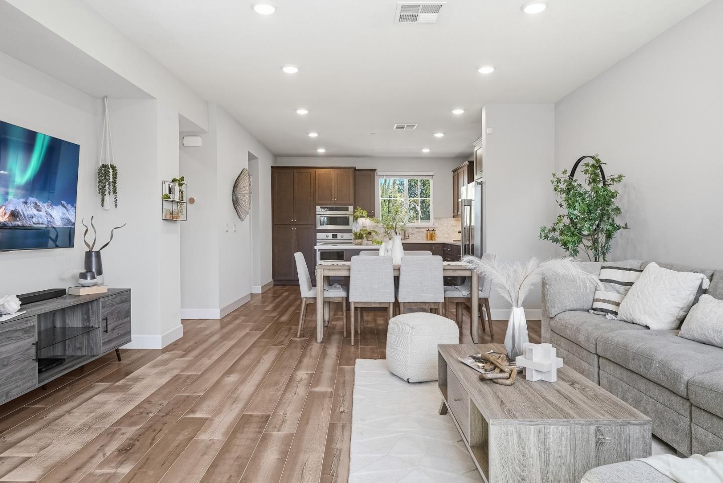 Detail Gallery Image 14 of 54 For 1121 Giannitsa Ter, Sunnyvale,  CA 94089 - 4 Beds | 3/1 Baths