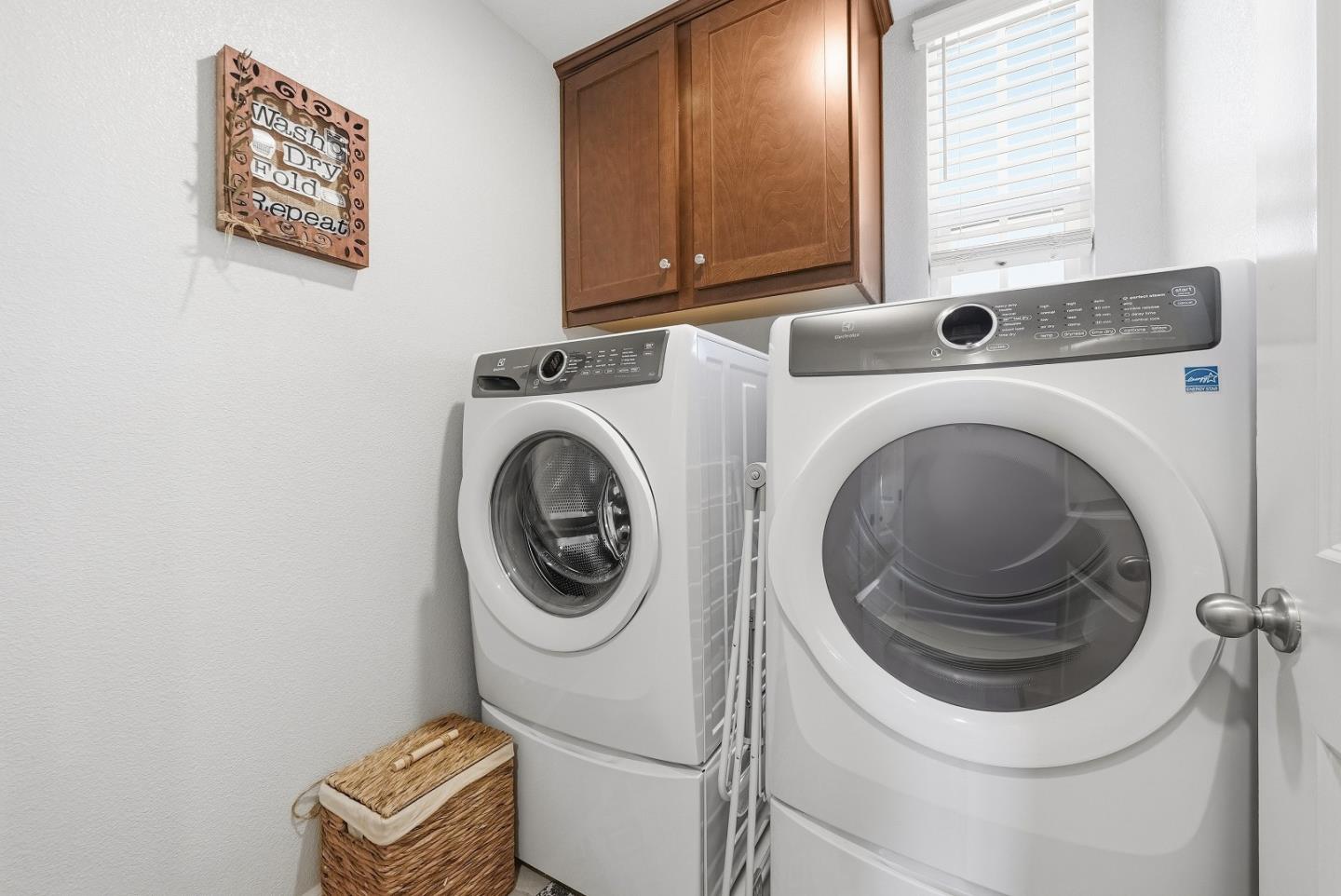 Detail Gallery Image 24 of 54 For 1121 Giannitsa Ter, Sunnyvale,  CA 94089 - 4 Beds | 3/1 Baths