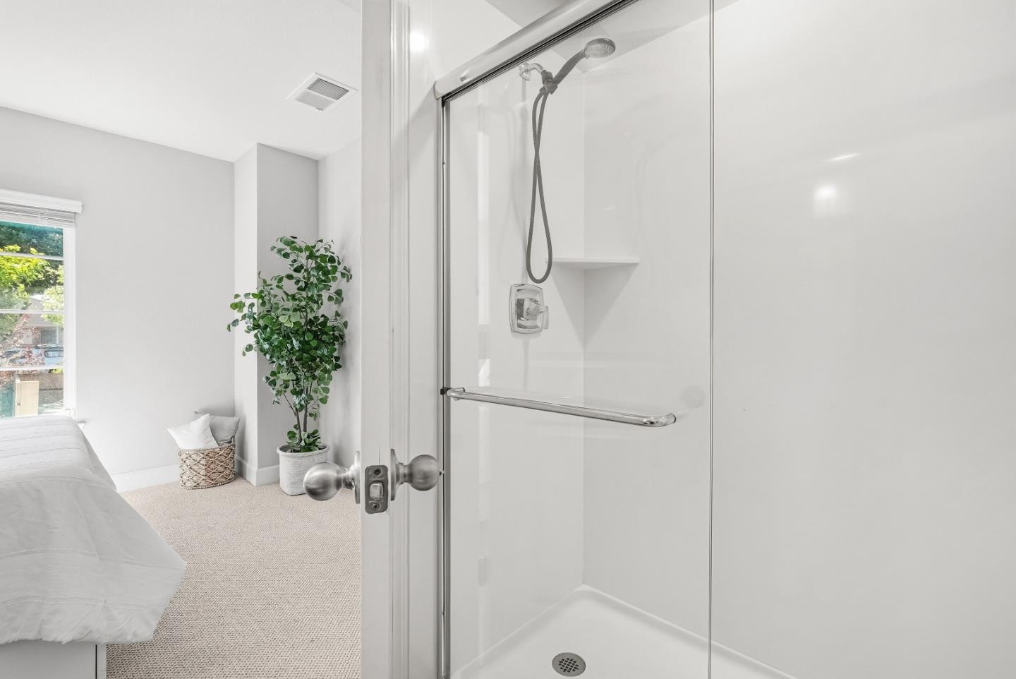 Detail Gallery Image 8 of 54 For 1121 Giannitsa Ter, Sunnyvale,  CA 94089 - 4 Beds | 3/1 Baths