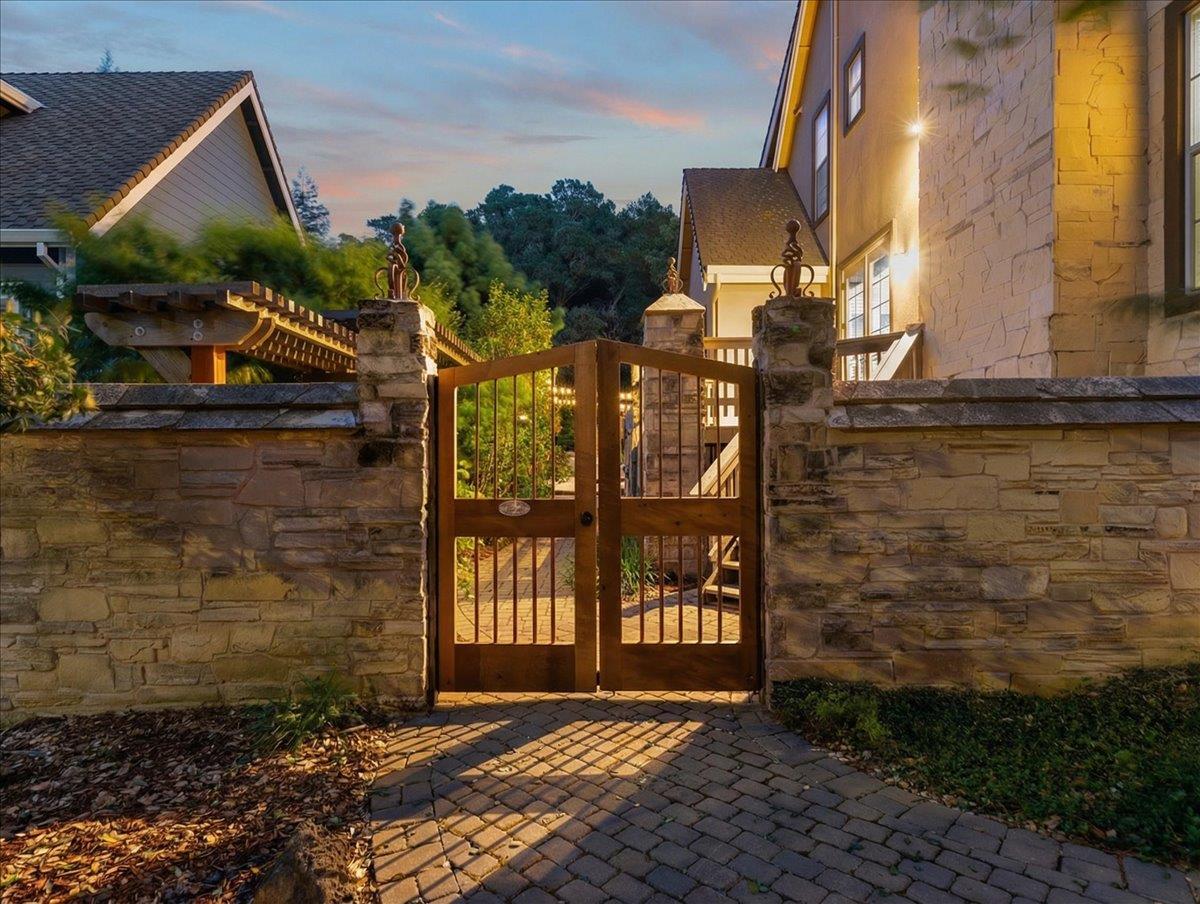 Detail Gallery Image 100 of 109 For 1880 Hollyhock Ln, Gilroy,  CA 95020 - 4 Beds | 3/1 Baths