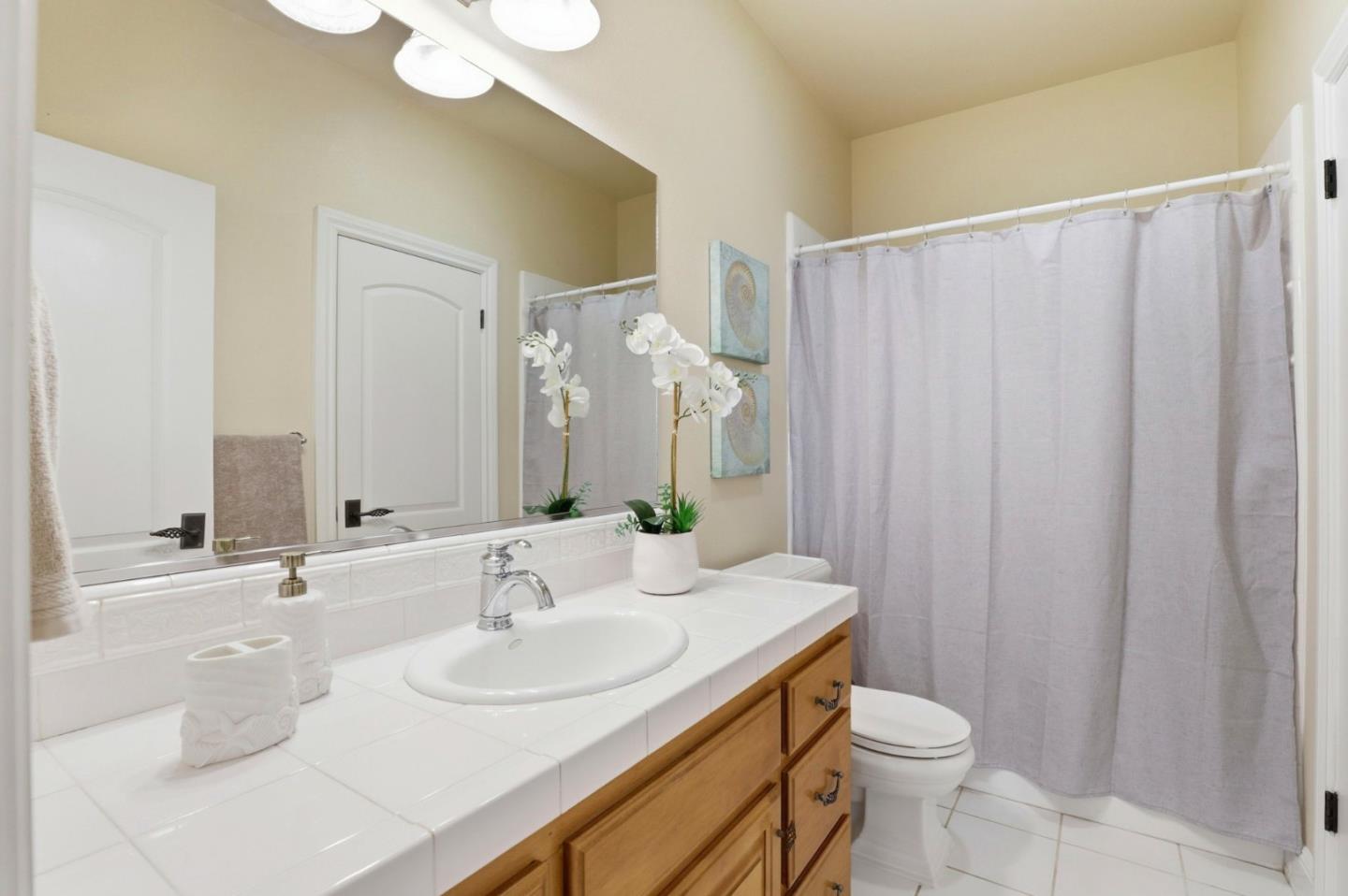 Detail Gallery Image 40 of 109 For 1880 Hollyhock Ln, Gilroy,  CA 95020 - 4 Beds | 3/1 Baths