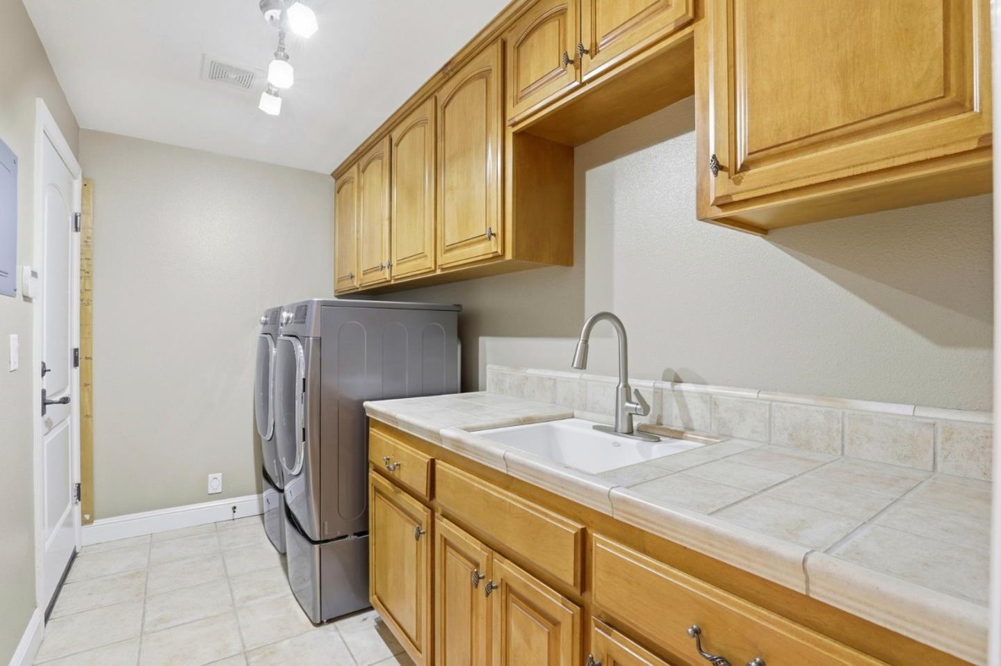 Detail Gallery Image 43 of 109 For 1880 Hollyhock Ln, Gilroy,  CA 95020 - 4 Beds | 3/1 Baths