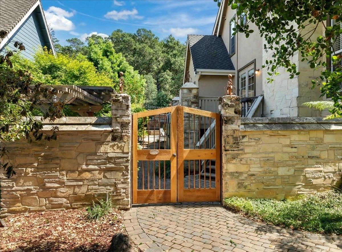 Detail Gallery Image 70 of 109 For 1880 Hollyhock Ln, Gilroy,  CA 95020 - 4 Beds | 3/1 Baths