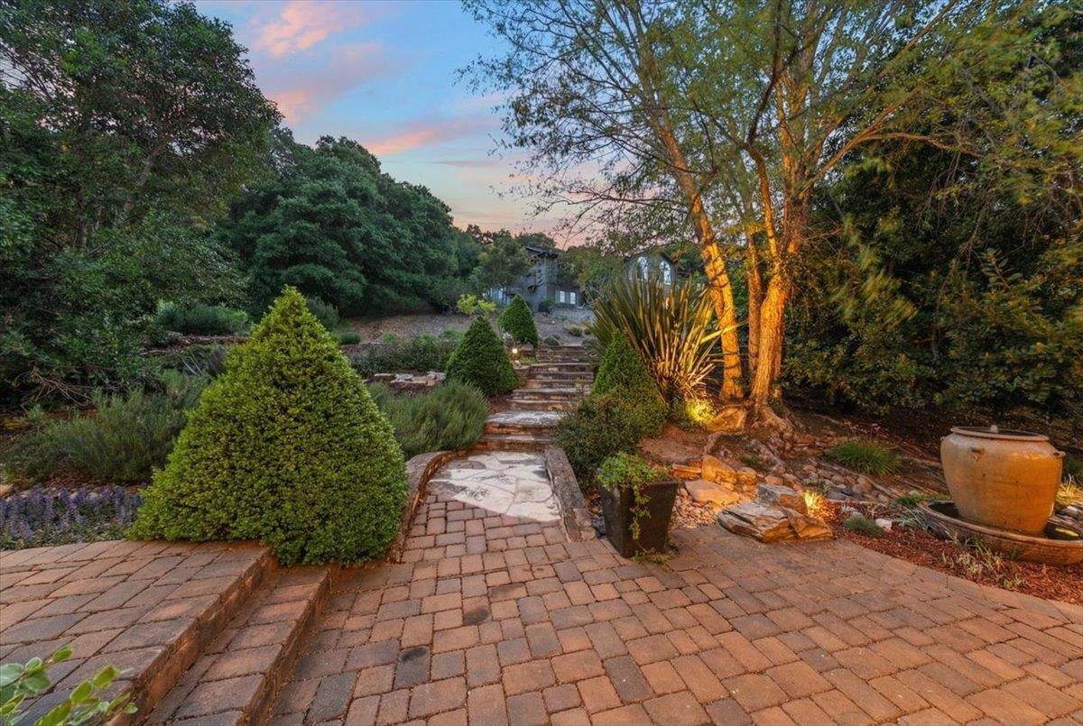 Detail Gallery Image 89 of 109 For 1880 Hollyhock Ln, Gilroy,  CA 95020 - 4 Beds | 3/1 Baths