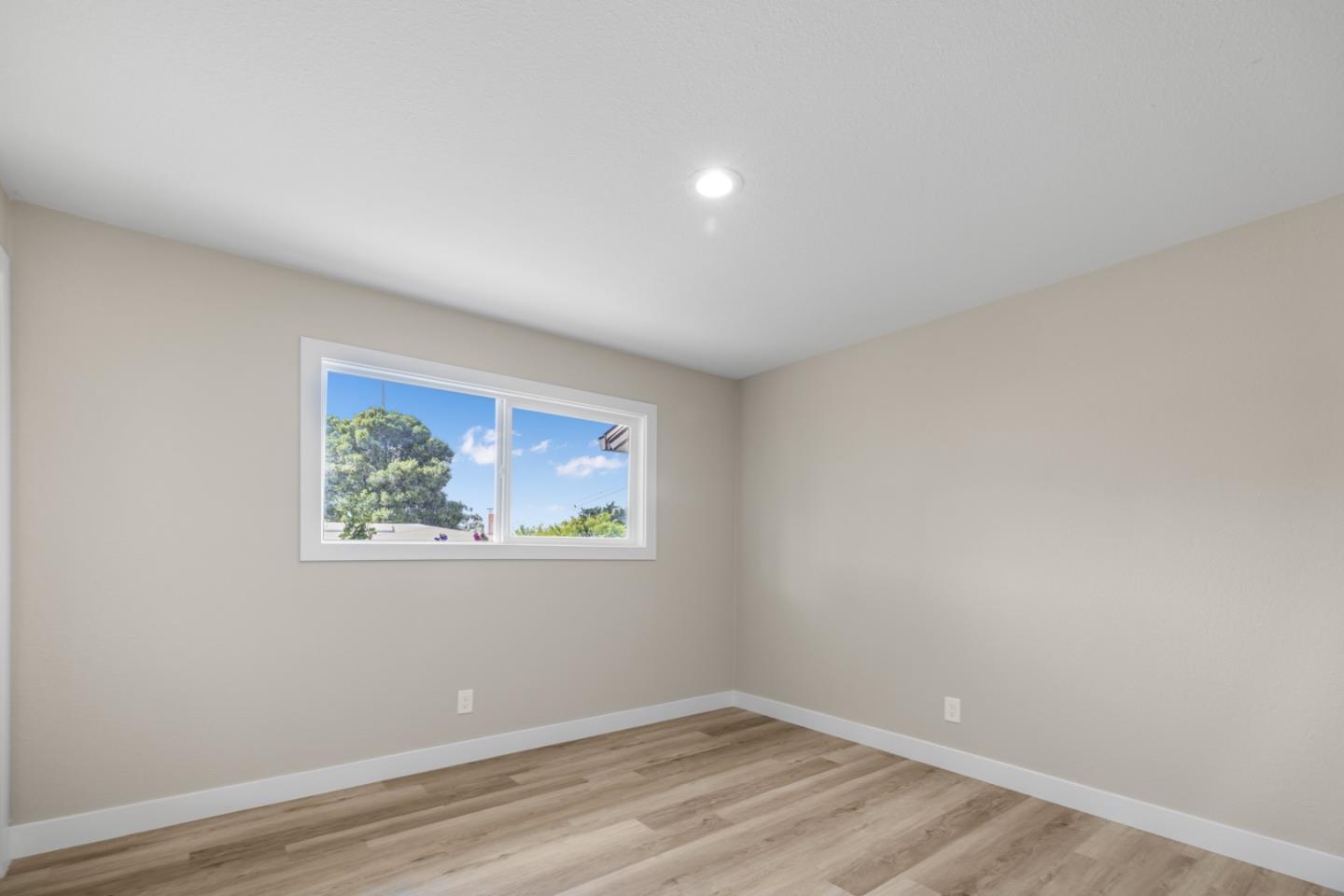 Detail Gallery Image 10 of 28 For 116 Enos Dr, Salinas,  CA 93908 - 3 Beds | 2 Baths