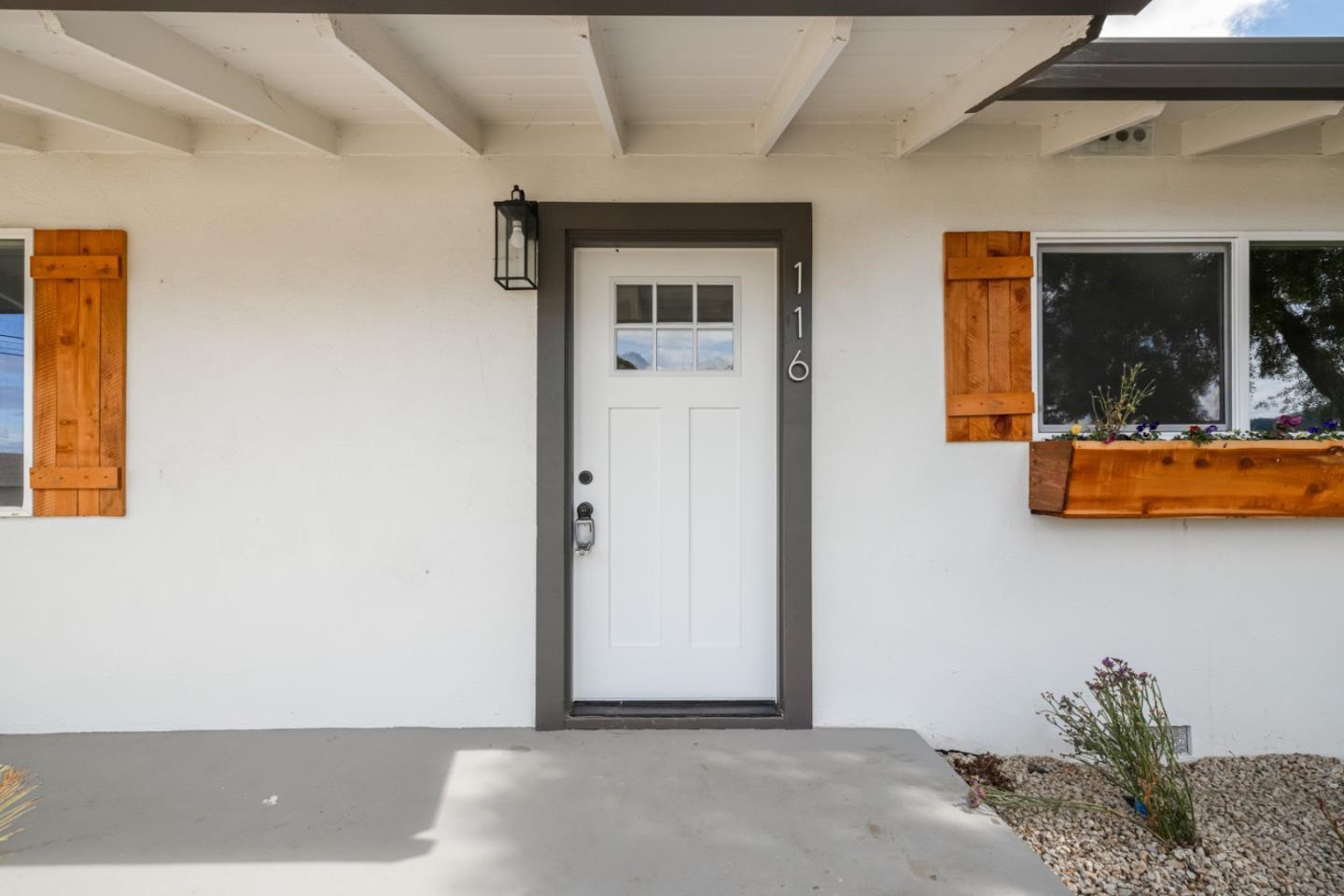 Detail Gallery Image 5 of 28 For 116 Enos Dr, Salinas,  CA 93908 - 3 Beds | 2 Baths