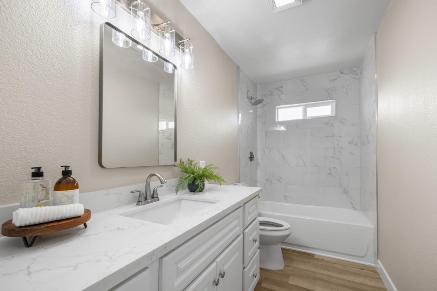 Detail Gallery Image 9 of 28 For 116 Enos Dr, Salinas,  CA 93908 - 3 Beds | 2 Baths