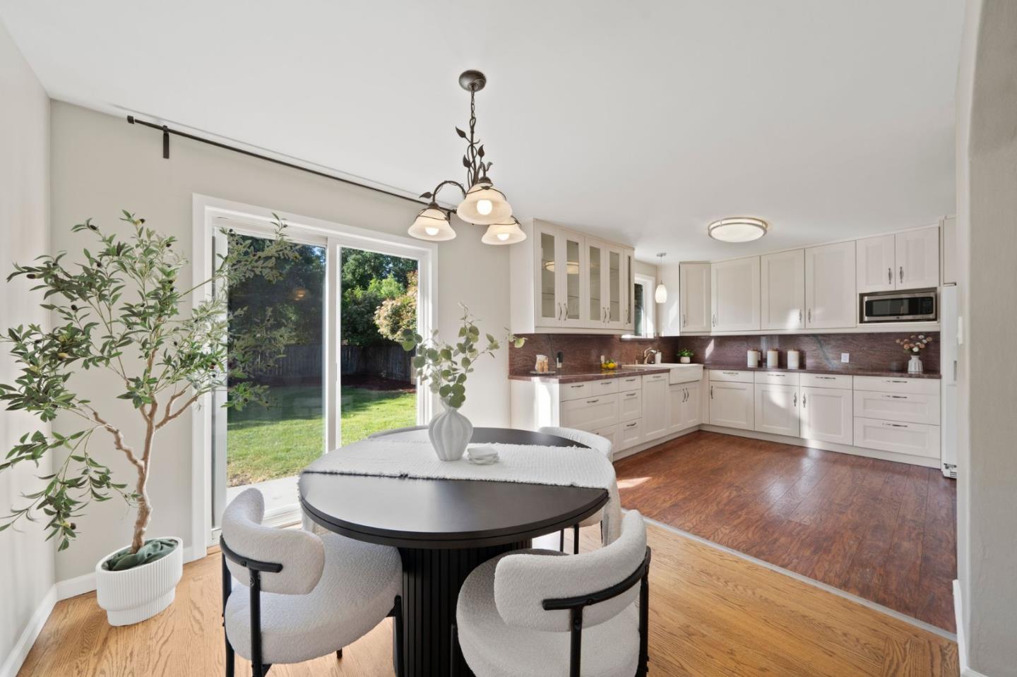 Detail Gallery Image 6 of 33 For 3544 Spring St, Redwood City,  CA 94063 - 2 Beds | 1 Baths