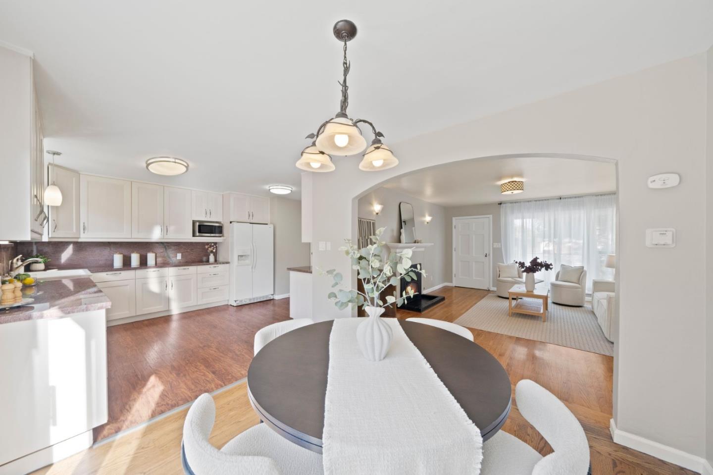 Detail Gallery Image 7 of 33 For 3544 Spring St, Redwood City,  CA 94063 - 2 Beds | 1 Baths