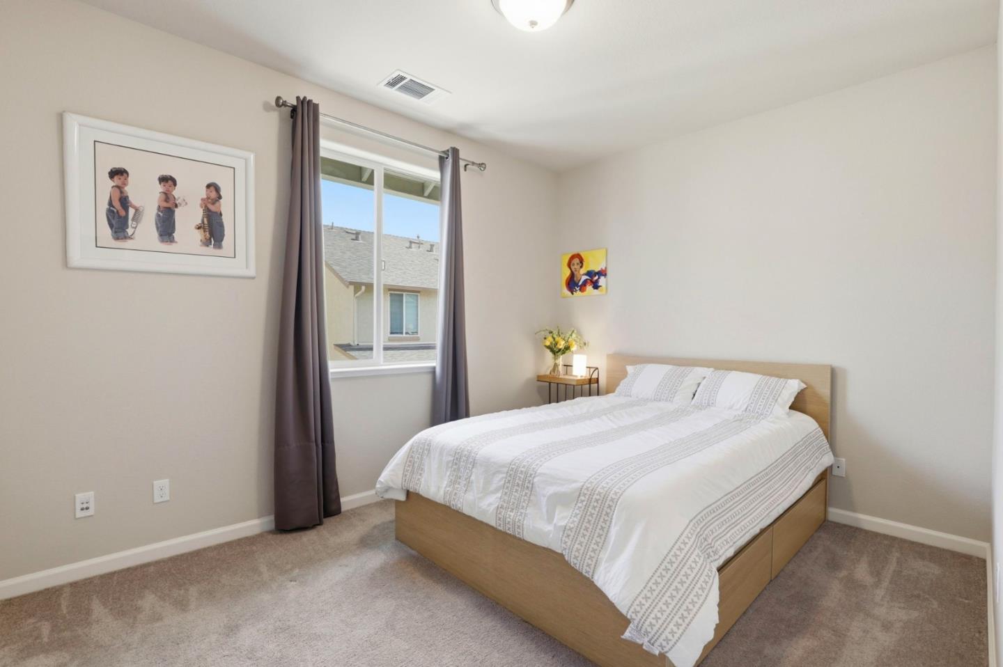 Detail Gallery Image 11 of 19 For 187 Springtime Cir, Hollister,  CA 95023 - 4 Beds | 2/1 Baths