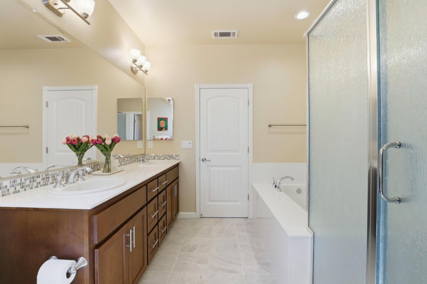 Detail Gallery Image 13 of 19 For 187 Springtime Cir, Hollister,  CA 95023 - 4 Beds | 2/1 Baths