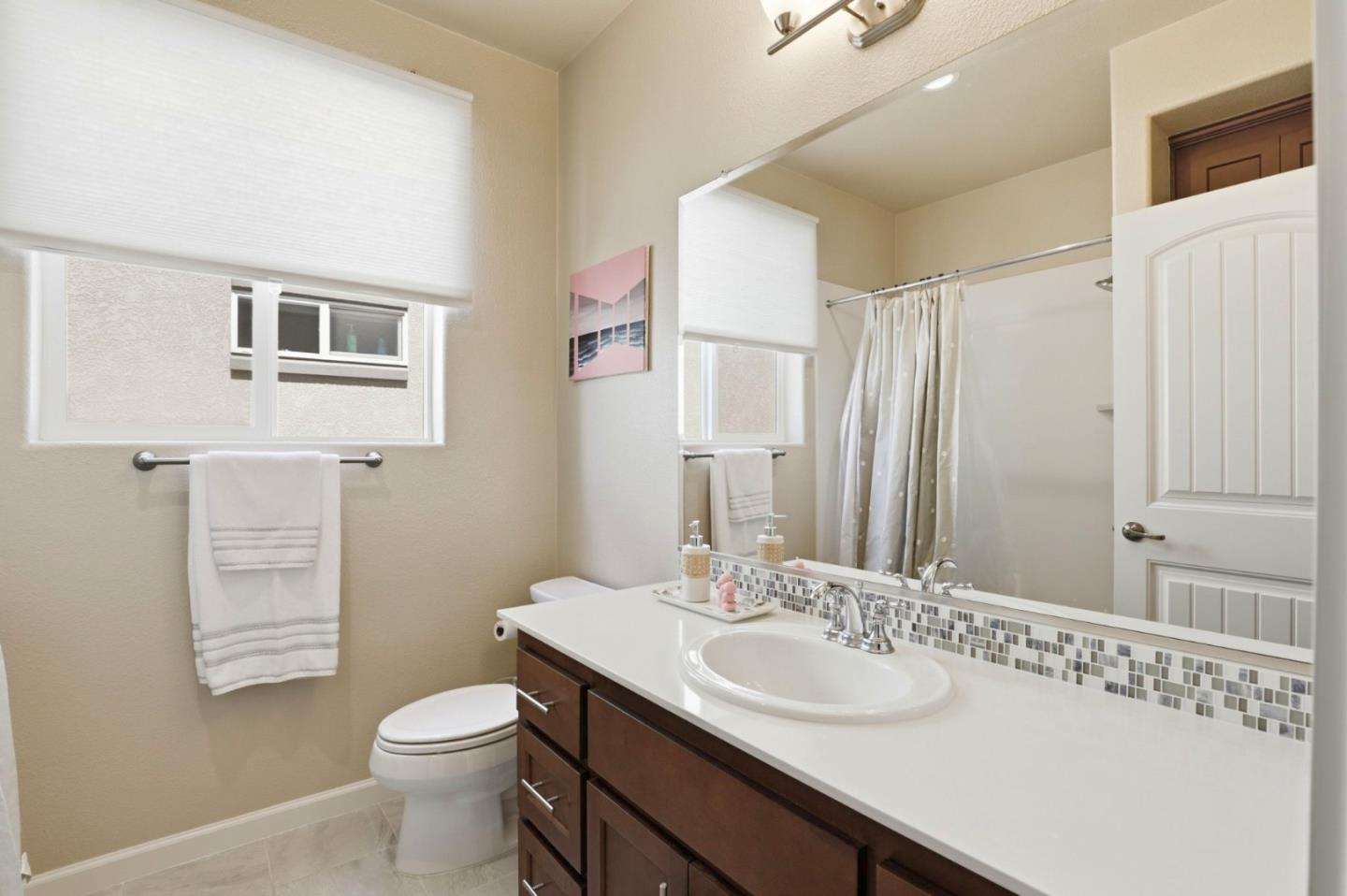 Detail Gallery Image 14 of 19 For 187 Springtime Cir, Hollister,  CA 95023 - 4 Beds | 2/1 Baths