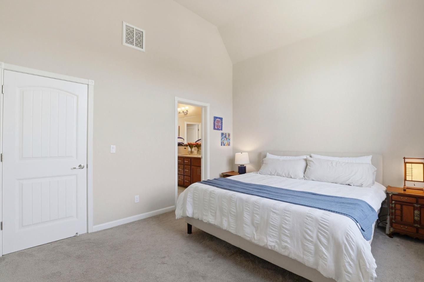 Detail Gallery Image 8 of 19 For 187 Springtime Cir, Hollister,  CA 95023 - 4 Beds | 2/1 Baths