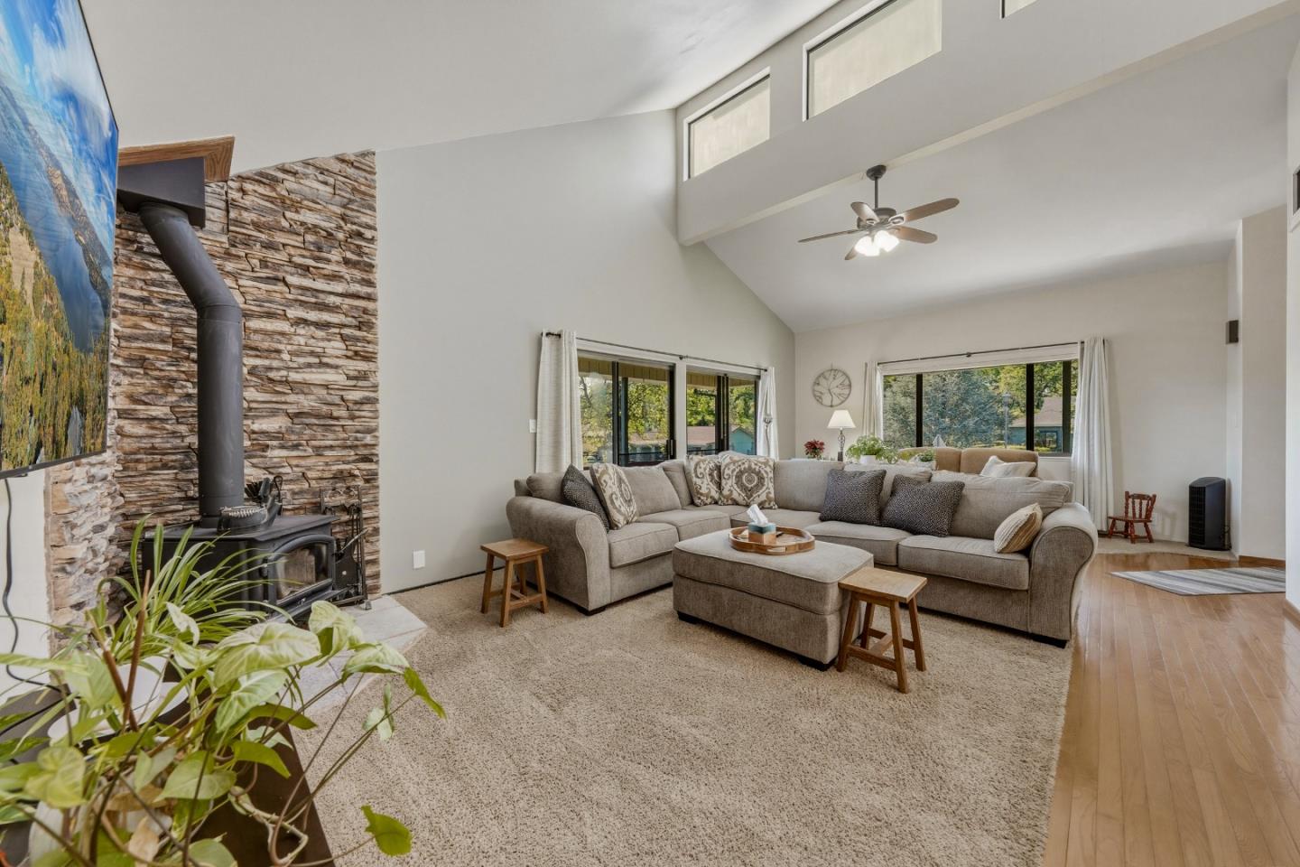 Detail Gallery Image 2 of 32 For 912 19th St, Lakeport,  CA 95453 - 3 Beds | 2 Baths