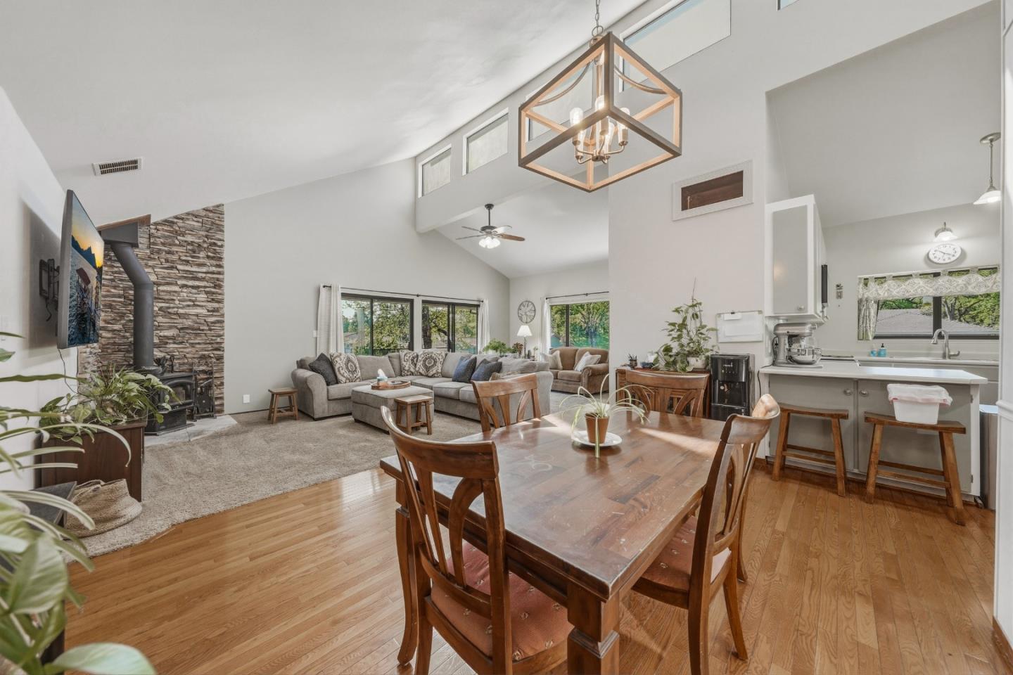 Detail Gallery Image 4 of 32 For 912 19th St, Lakeport,  CA 95453 - 3 Beds | 2 Baths