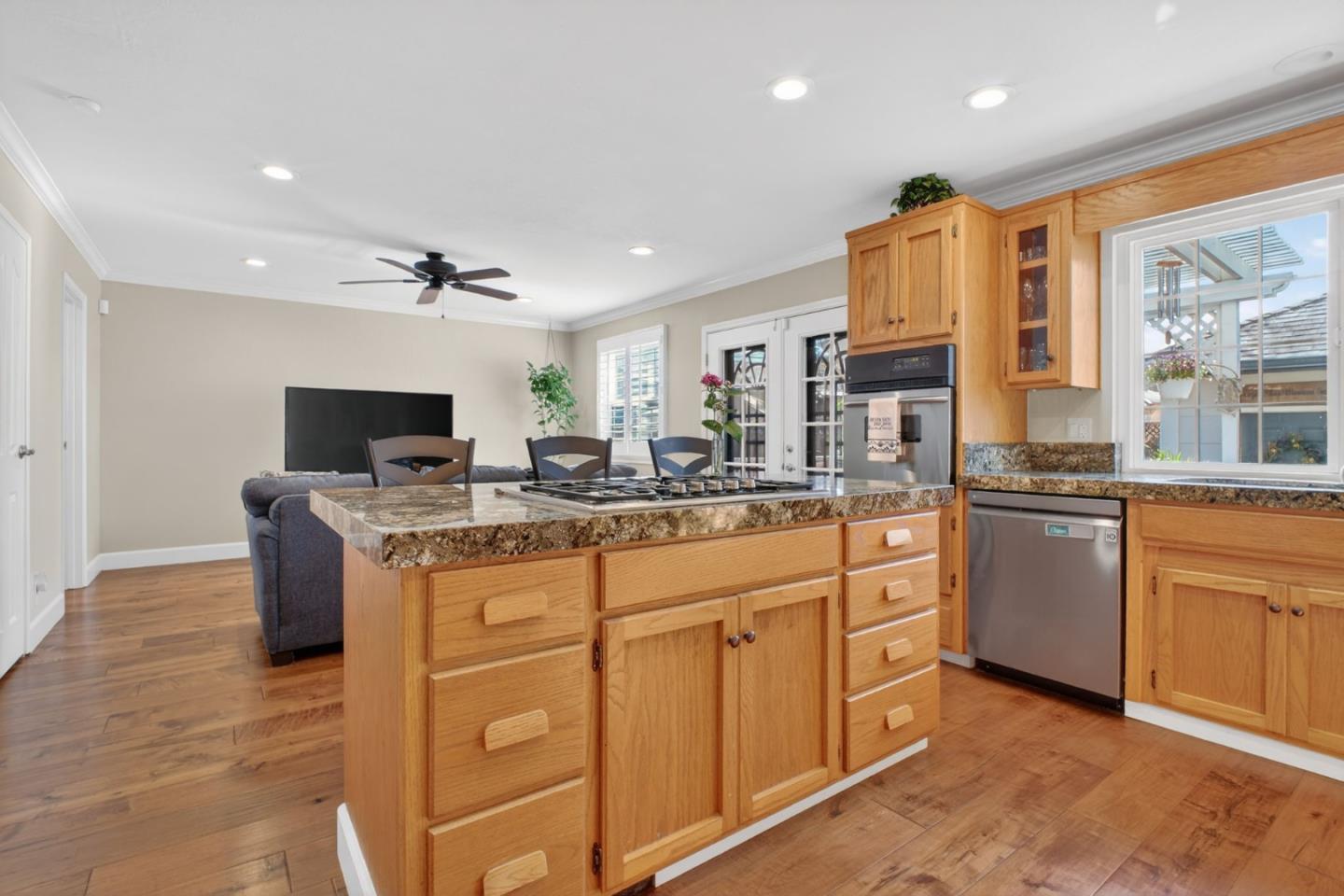 Detail Gallery Image 13 of 53 For 575 S O St, Livermore,  CA 94550 - 4 Beds | 2/1 Baths