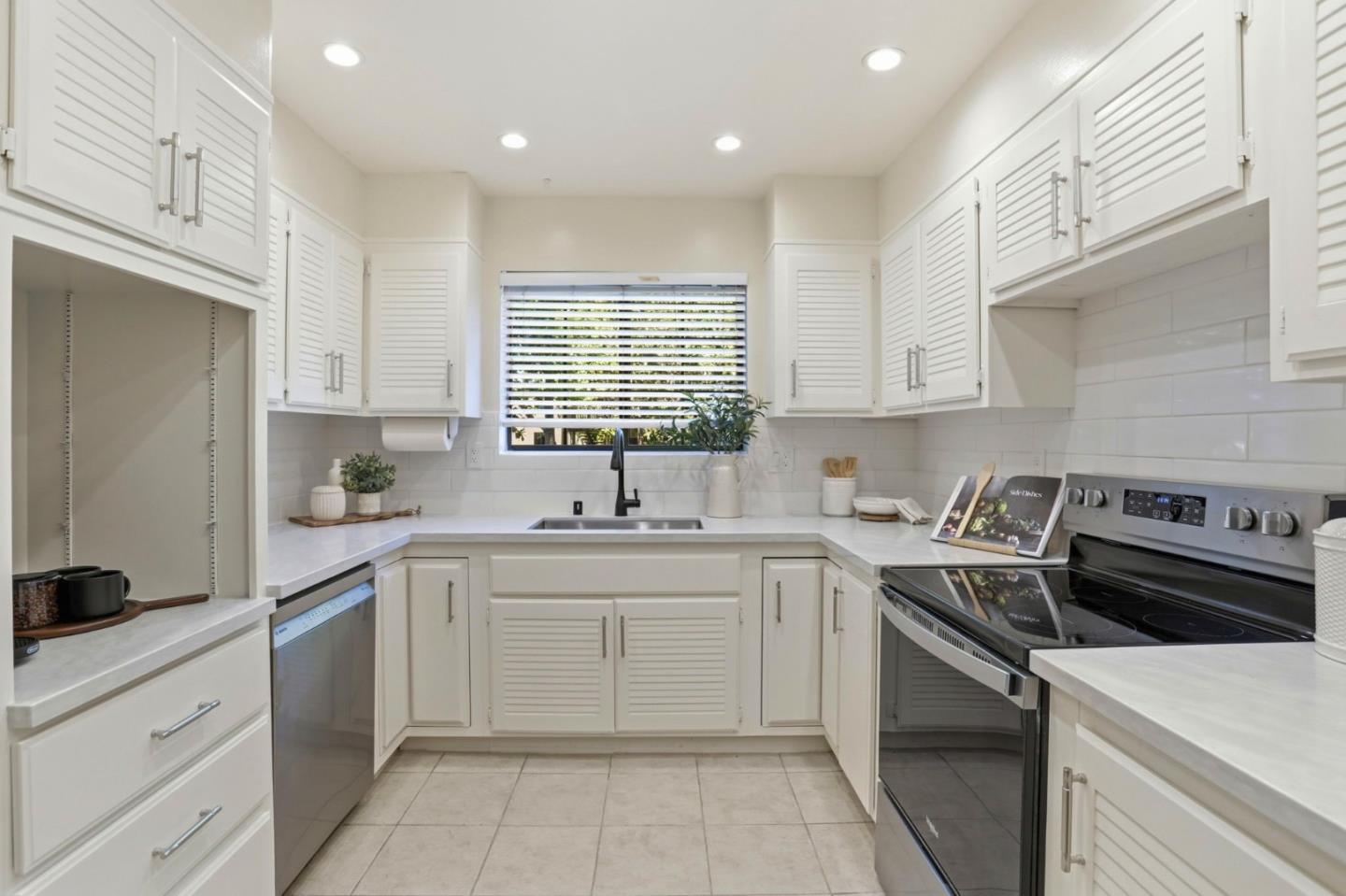 Detail Gallery Image 5 of 31 For 1503 Alta Glen Dr, San Jose,  CA 95125 - 3 Beds | 3/1 Baths