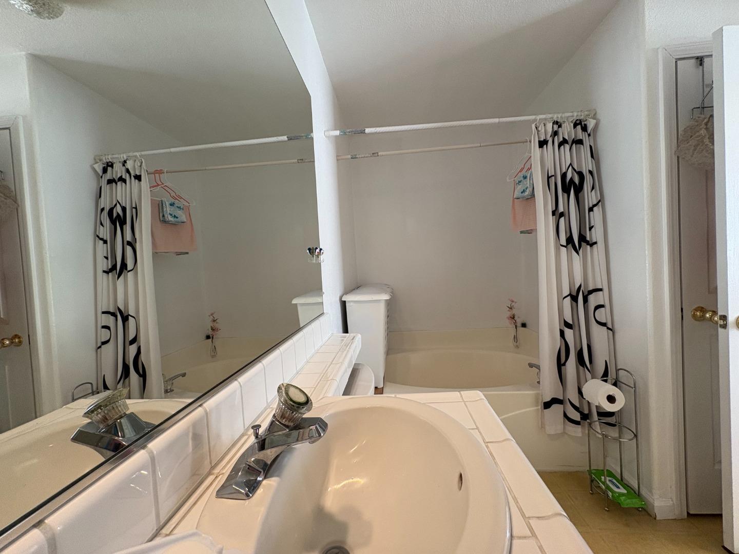 Detail Gallery Image 16 of 36 For 1201 Sycamore Ter #39,  Sunnyvale,  CA 94086 - 3 Beds | 2 Baths