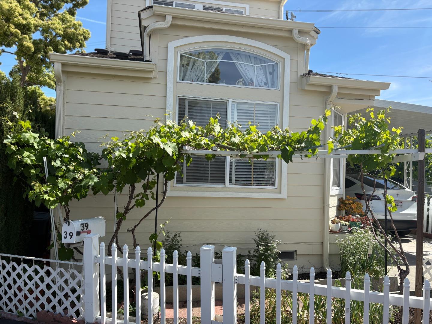 Detail Gallery Image 2 of 36 For 1201 Sycamore Ter #39,  Sunnyvale,  CA 94086 - 3 Beds | 2 Baths