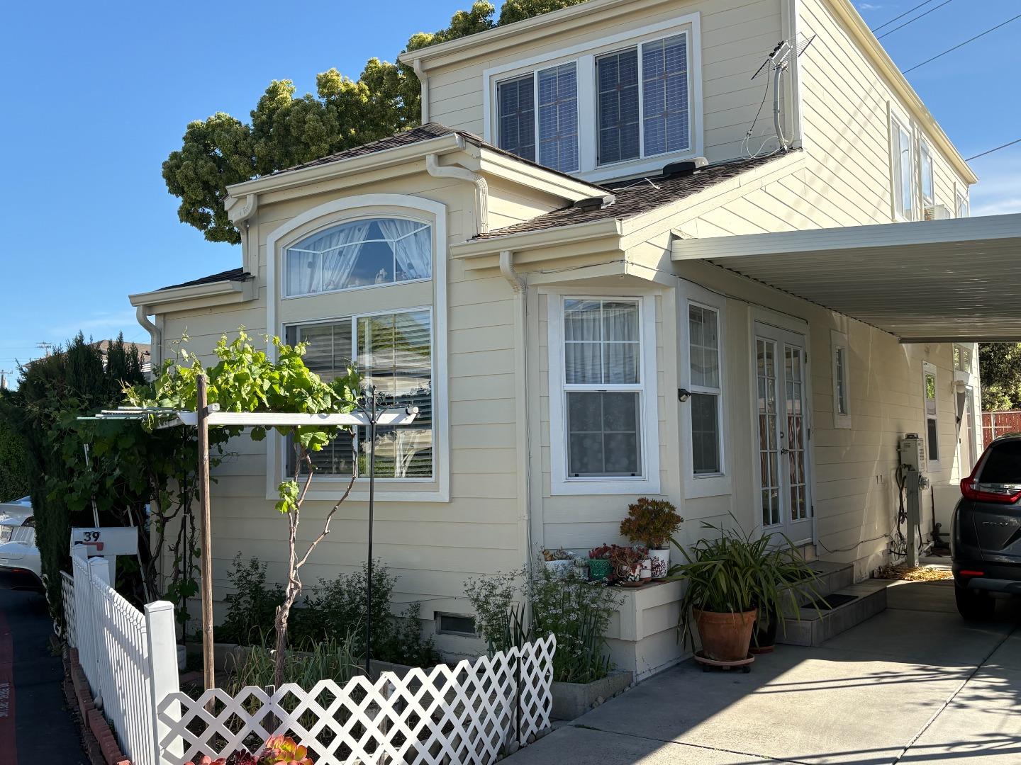 Detail Gallery Image 3 of 36 For 1201 Sycamore Ter #39,  Sunnyvale,  CA 94086 - 3 Beds | 2 Baths