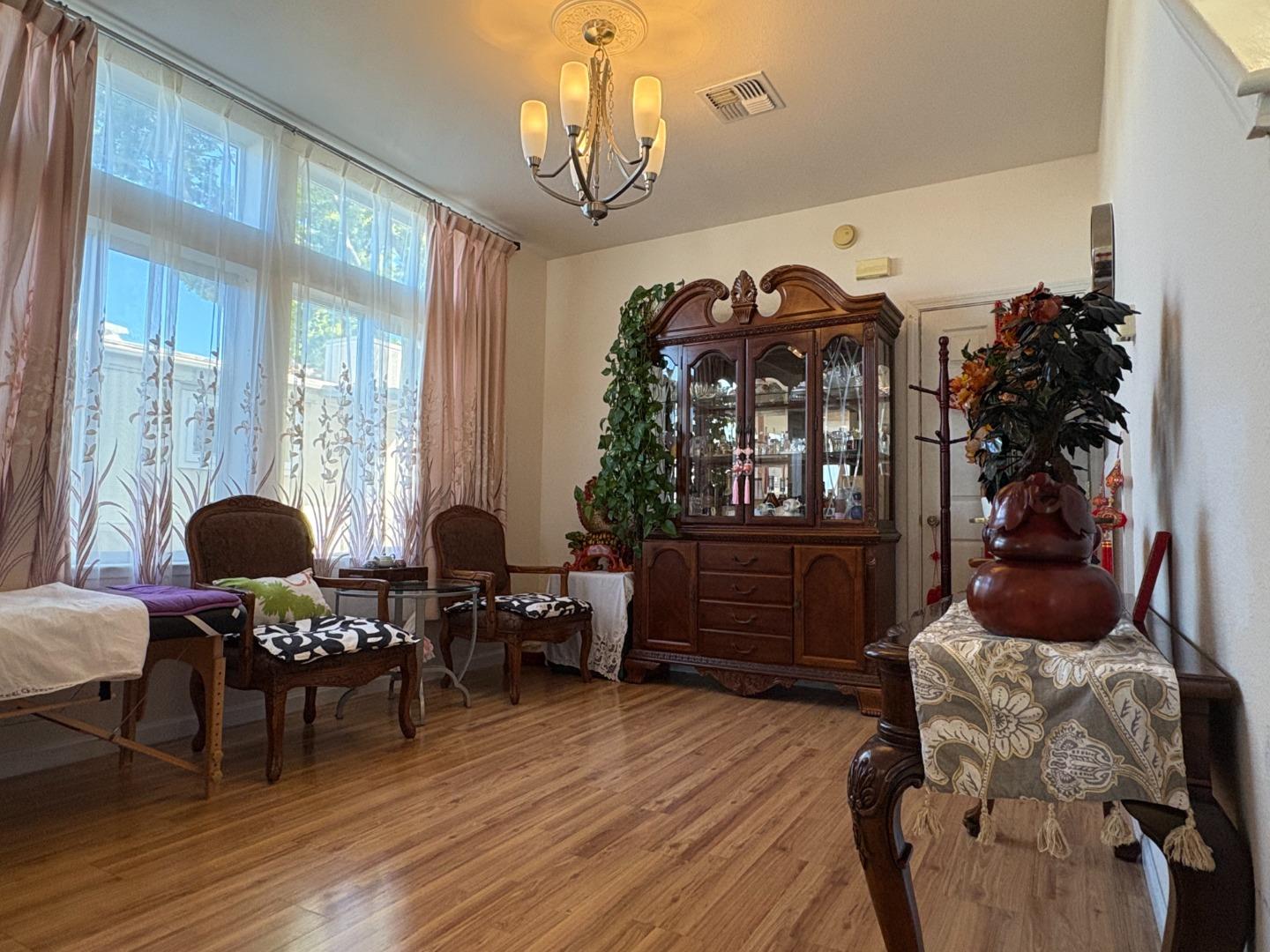 Detail Gallery Image 6 of 36 For 1201 Sycamore Ter #39,  Sunnyvale,  CA 94086 - 3 Beds | 2 Baths